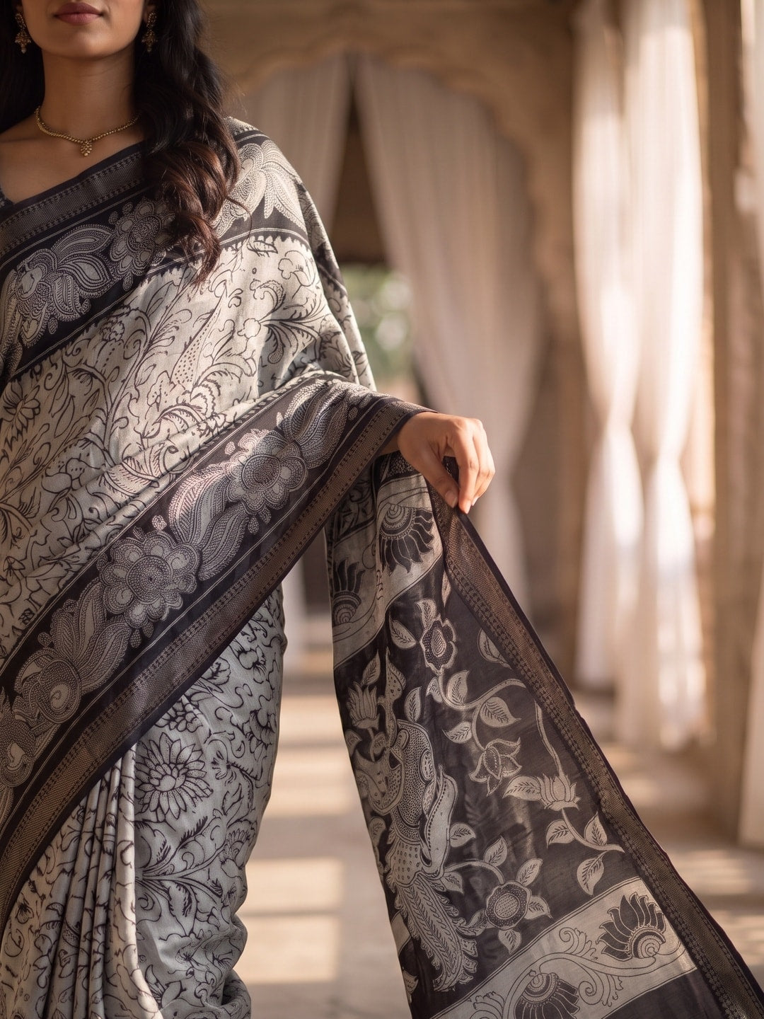 Peachmode Black Maheshwari Silk Viscose Printed Saree With Zari Border And Kalamkari Pallu - Image 5