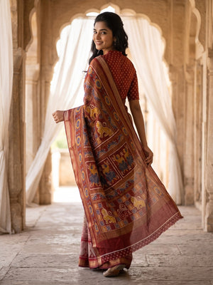 Peachmode Rust Maheshwari Silk Viscose Printed Saree With Zari Border And Kalamkari Pallu - Image 2