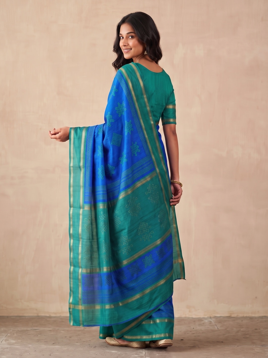 Peachmode Blue Tussar Silk Saree With Kashmiri Kolam Print, Rich Pallu And Contrast Gadwal Border - Image 2