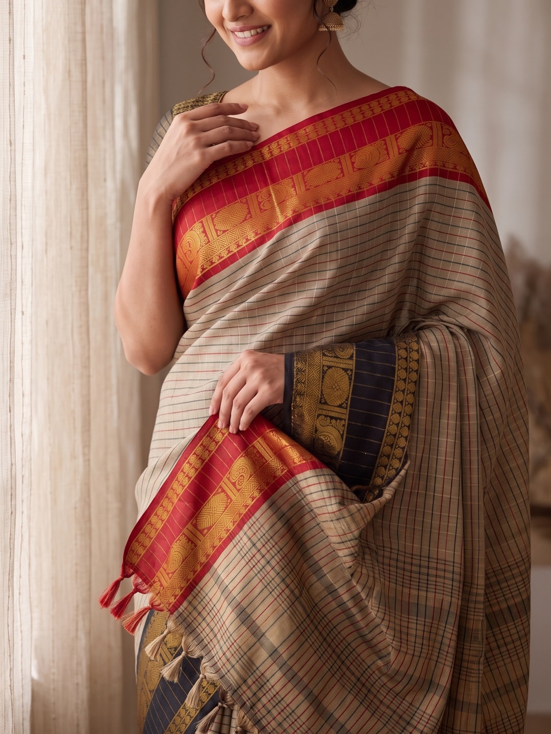 Peachmode Beige Soft Silk Saree With Allover Jacquard Check Work, Rich Pallu And Contrast Temple Border - Image 5