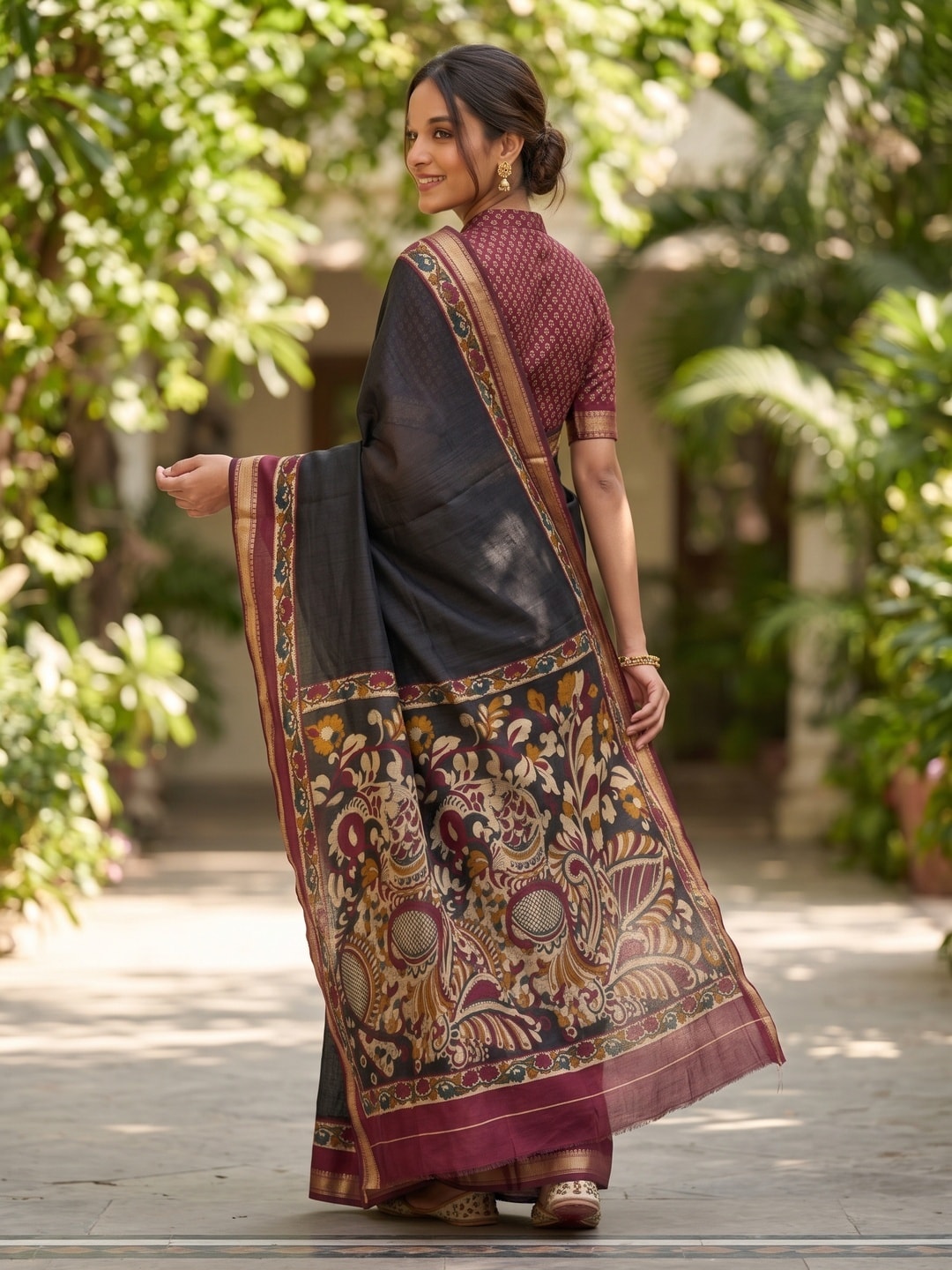 Peachmode Black Maheshwari Silk Viscose Printed Saree With Zari Border And Kalamkari Floral Pallu - Image 2