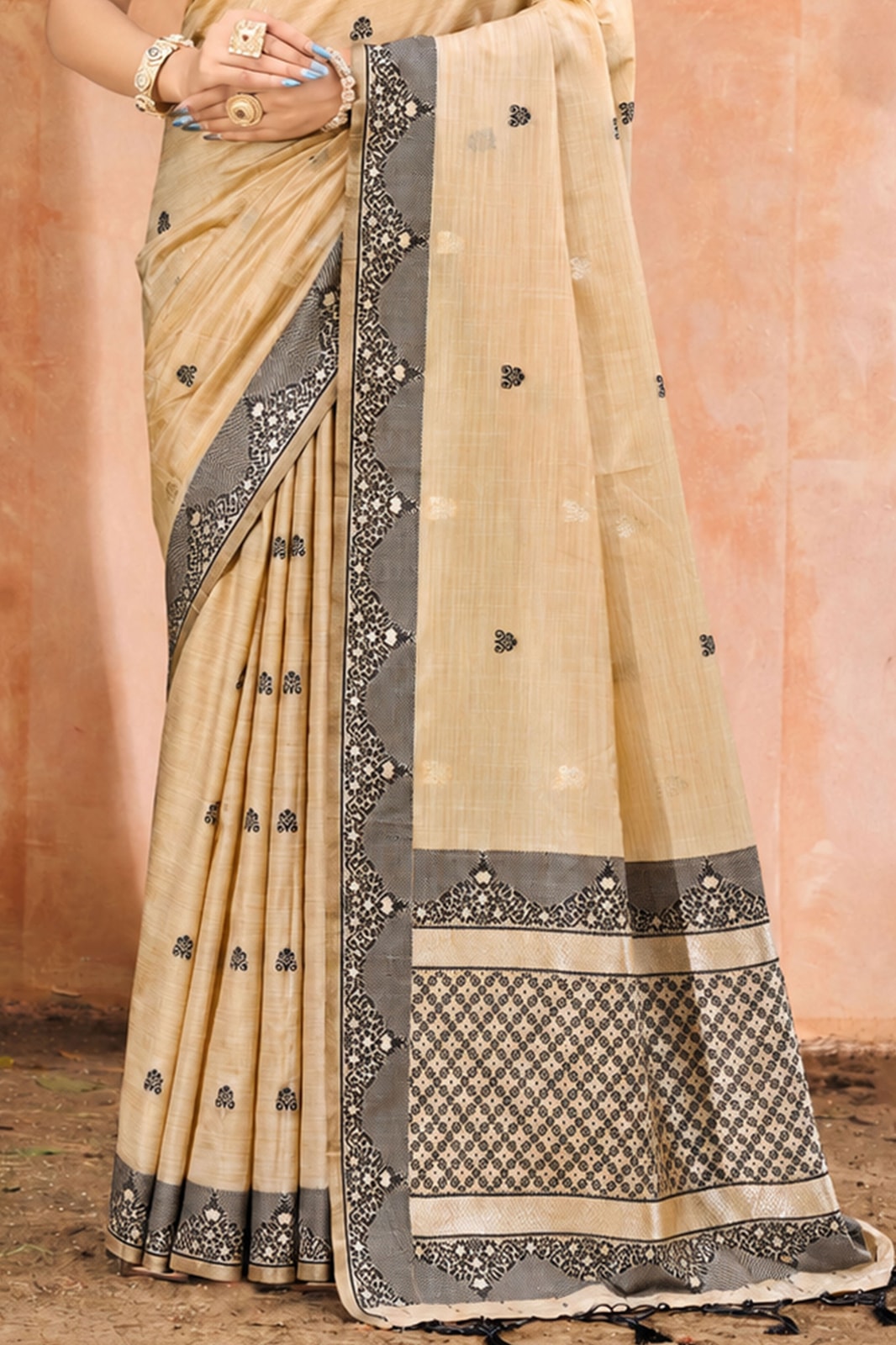 Peachmode Beige with Black Assam Silk Saree With Geometric Woven Border, Contrast Pallu & Buta Motifs - Image 5