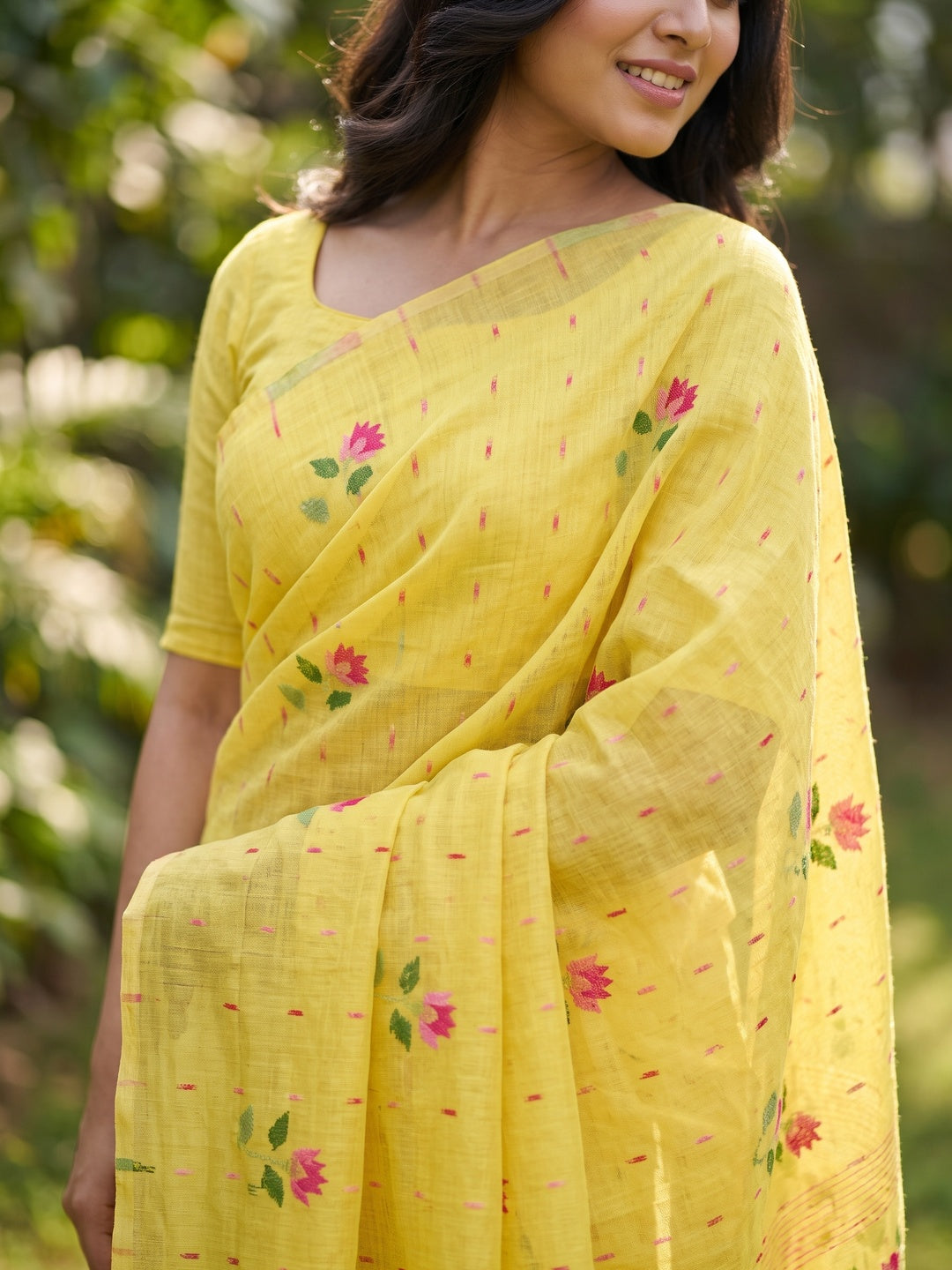 Peachmode Yellow Floral Jamdani Woven Saree - Image 5