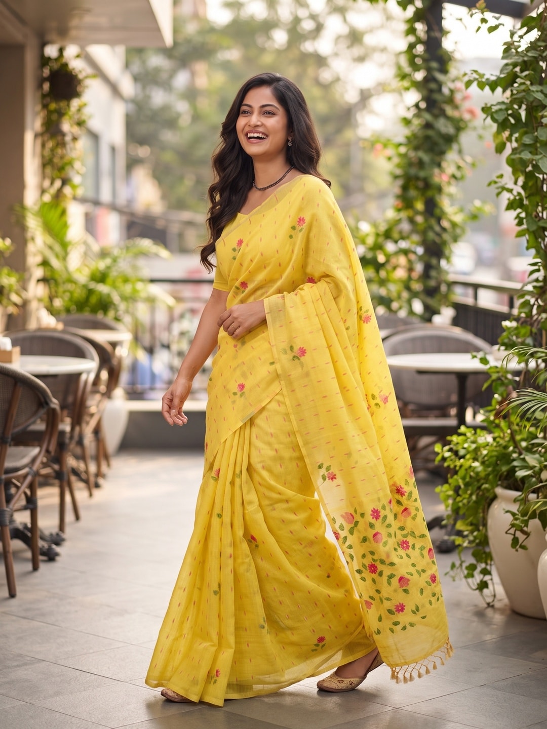 Peachmode Yellow Floral Jamdani Woven Saree - Image 3