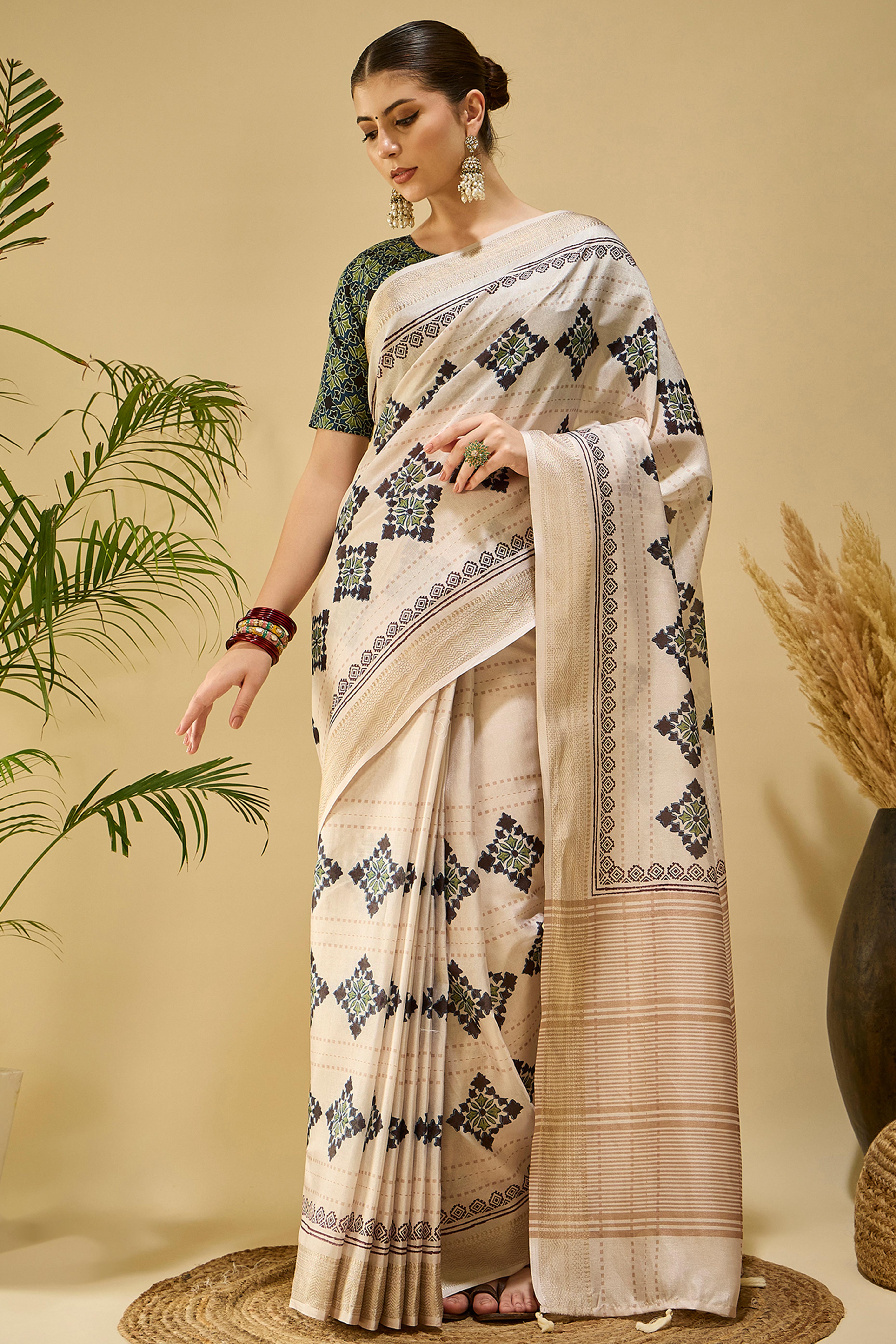 Ivory Cream Floral Printed Katki Cotton Silk Saree With Graceful Tassel Pallu