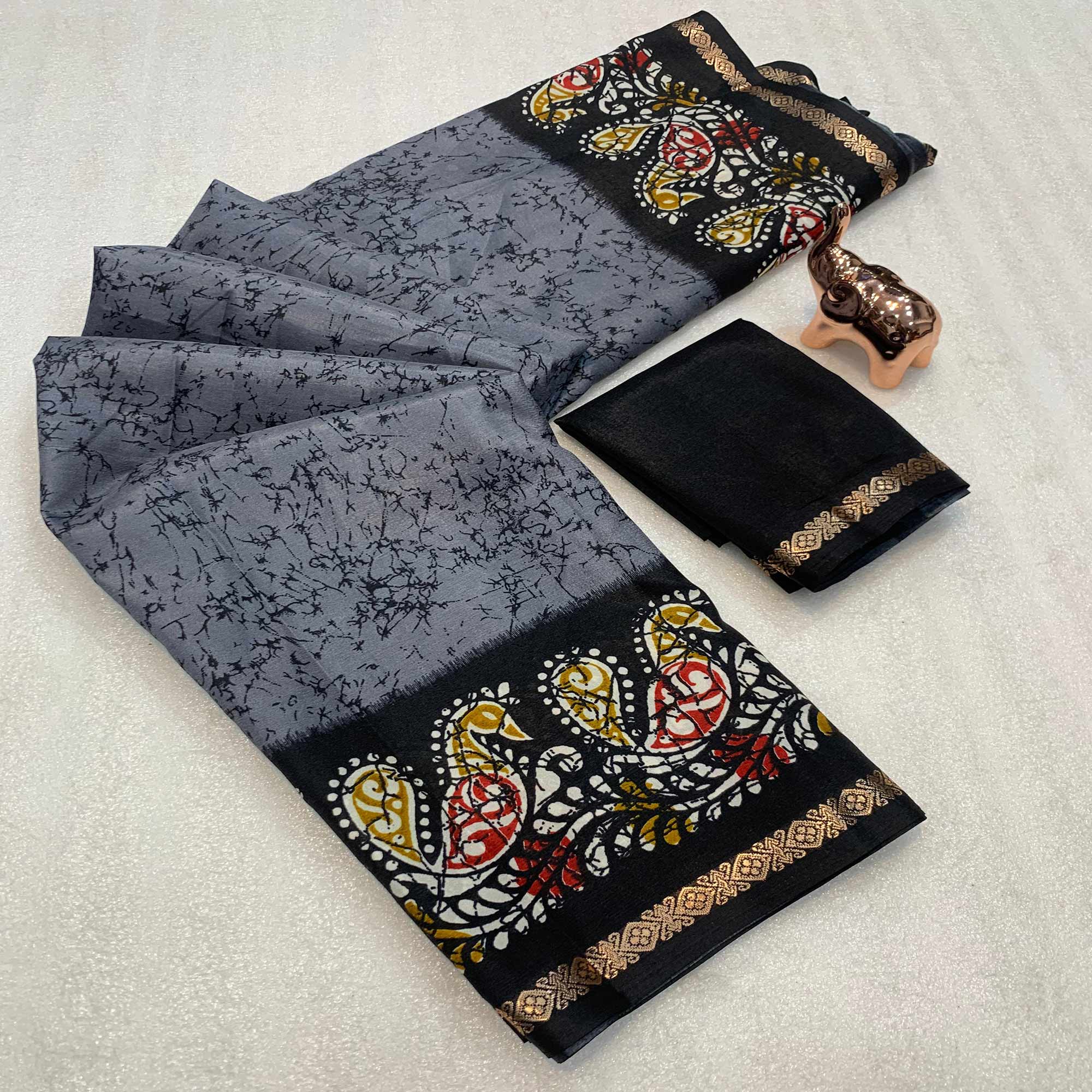 Grey & Black Abstract Printed Dola Silk Saree Enhanced With Kalamkari Art Pallu