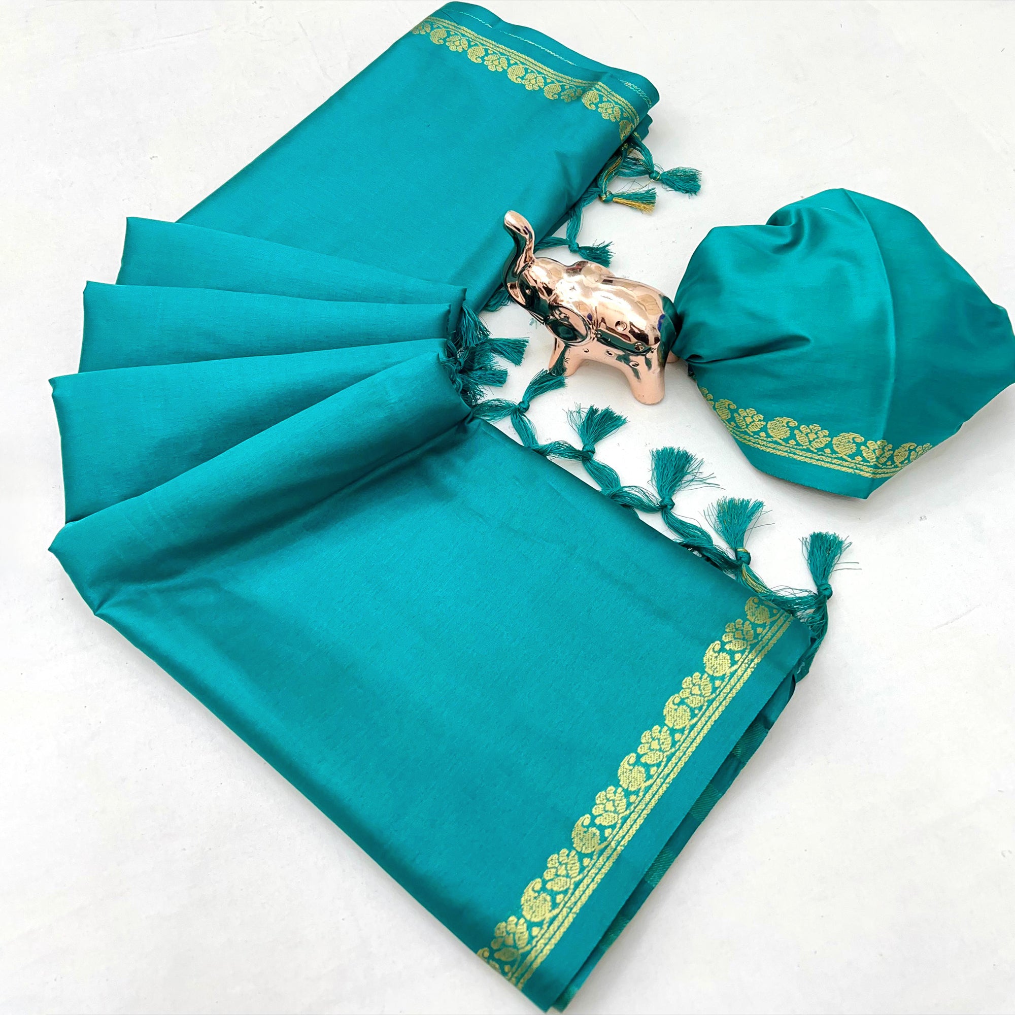 Classic Rama Green Solid Weaving Mysore Silk Saree Accented With Floral Border & Tassel Pallu