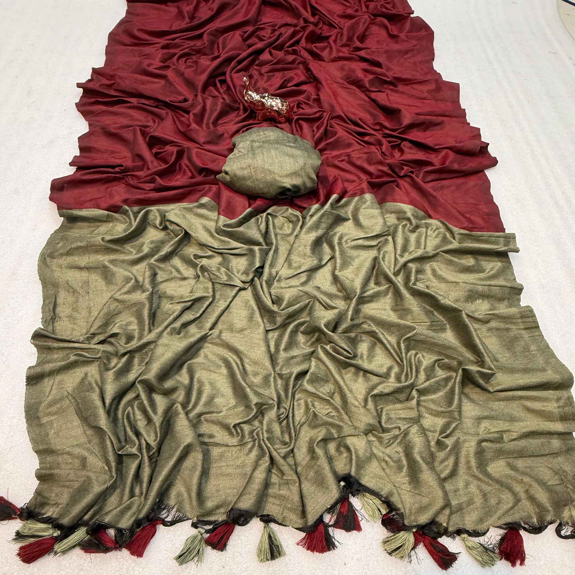 Charming Maroon & Chikoo Solid Handwoven Pure Mul Cotton Saree With Tassel Pallu