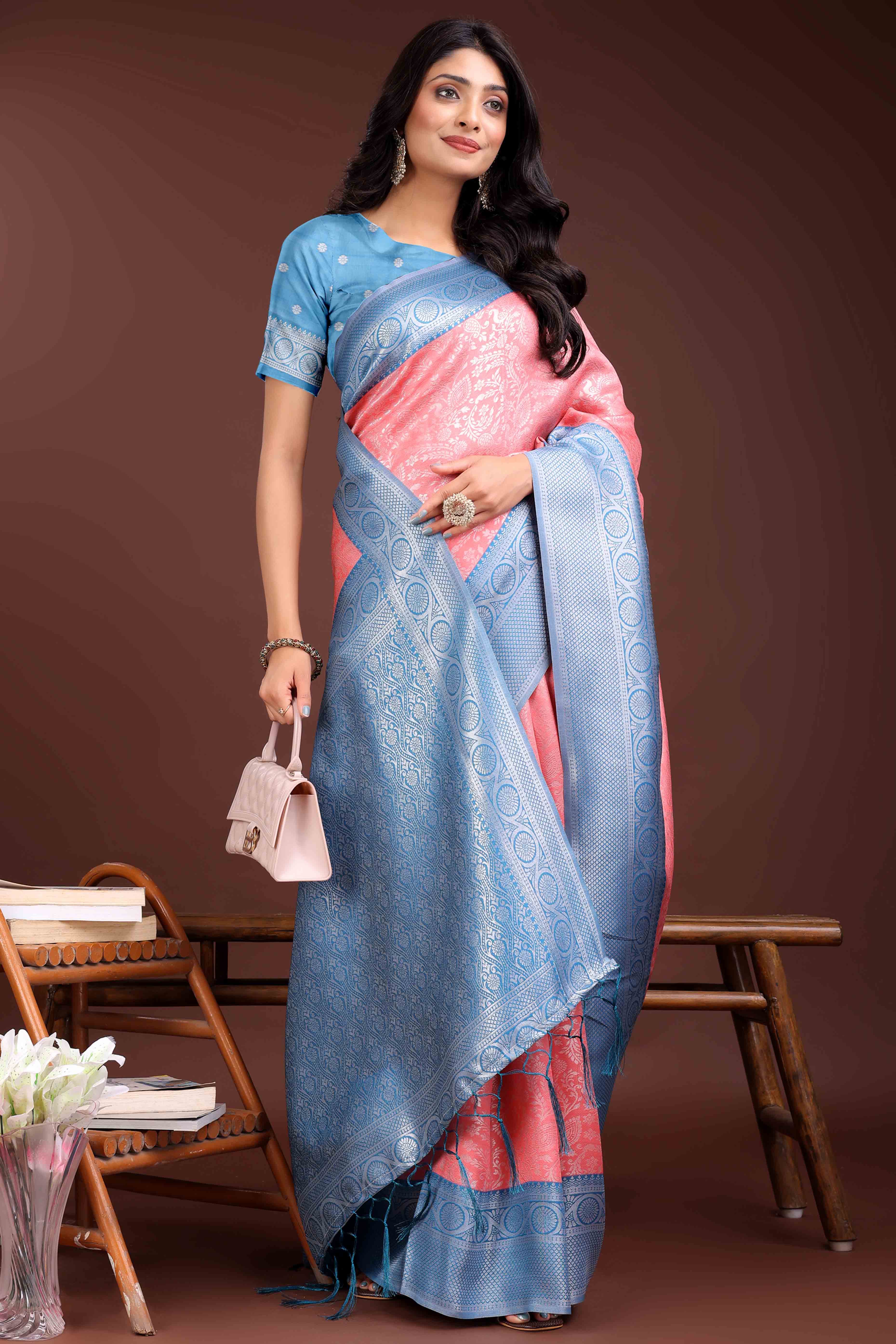 Peach Floral Zari Weaving Lichi Cotton Silk Saree With Tassel Border