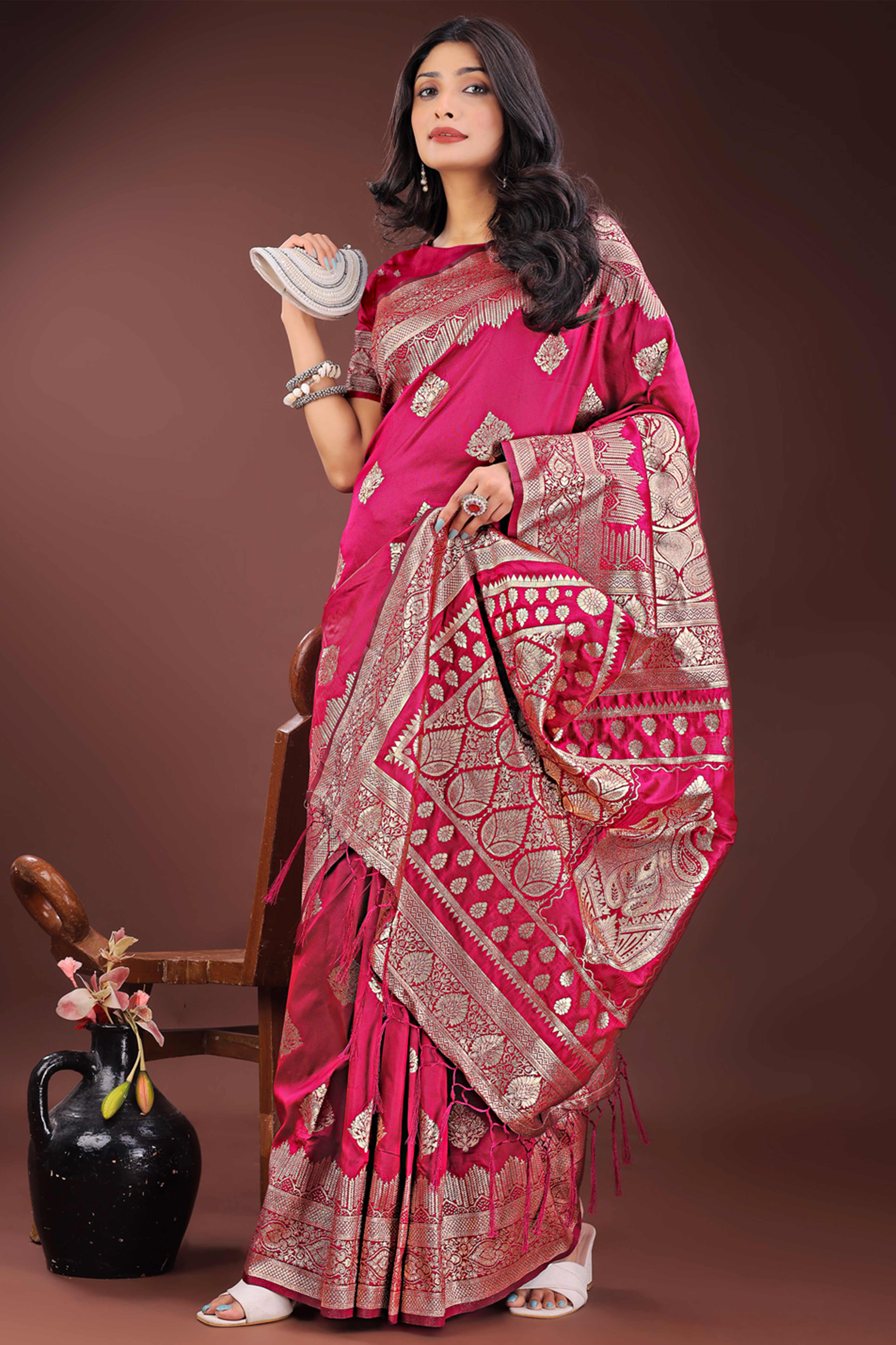 Elegant Magenta Floral Zari Woven Kanjivaram Silk Saree Crafted for Timeless Festive Glamour - Image 1