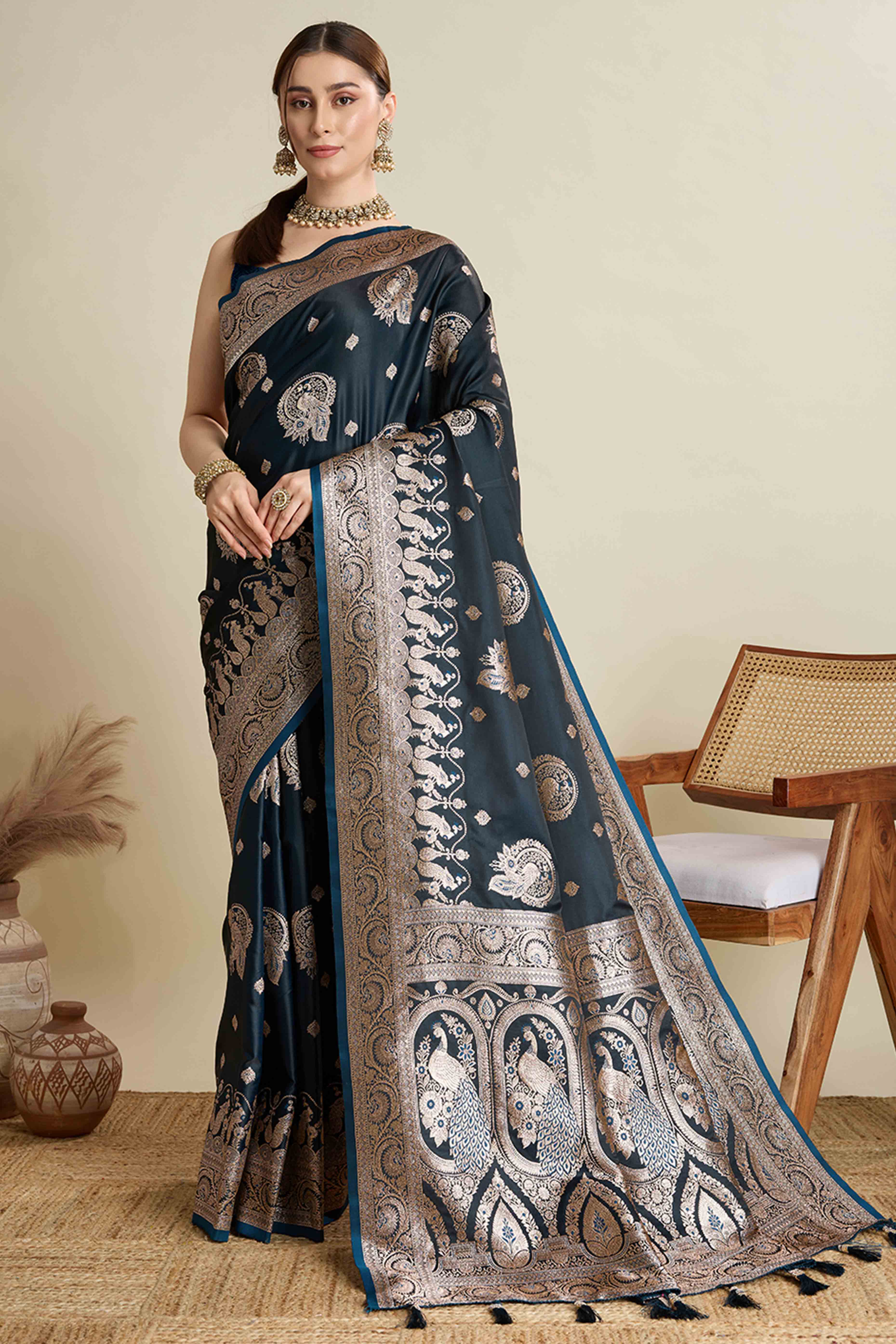 Navy Blue Pure Silk Saree Featuring Traditional Banarasi Zari Weaving Patterns