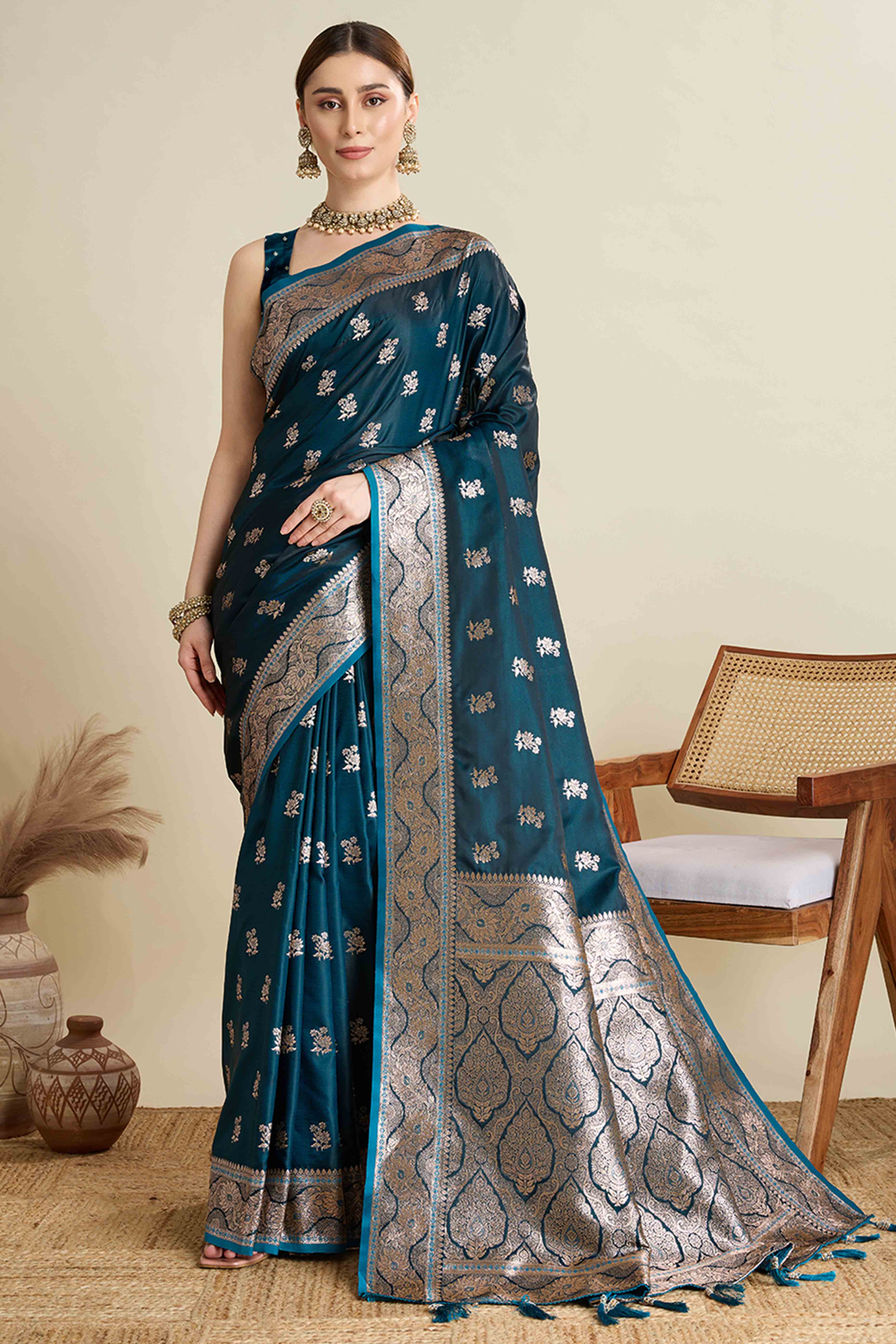 Teal Pure Silk Saree Featuring Traditional Banarasi Zari Weaving Patterns