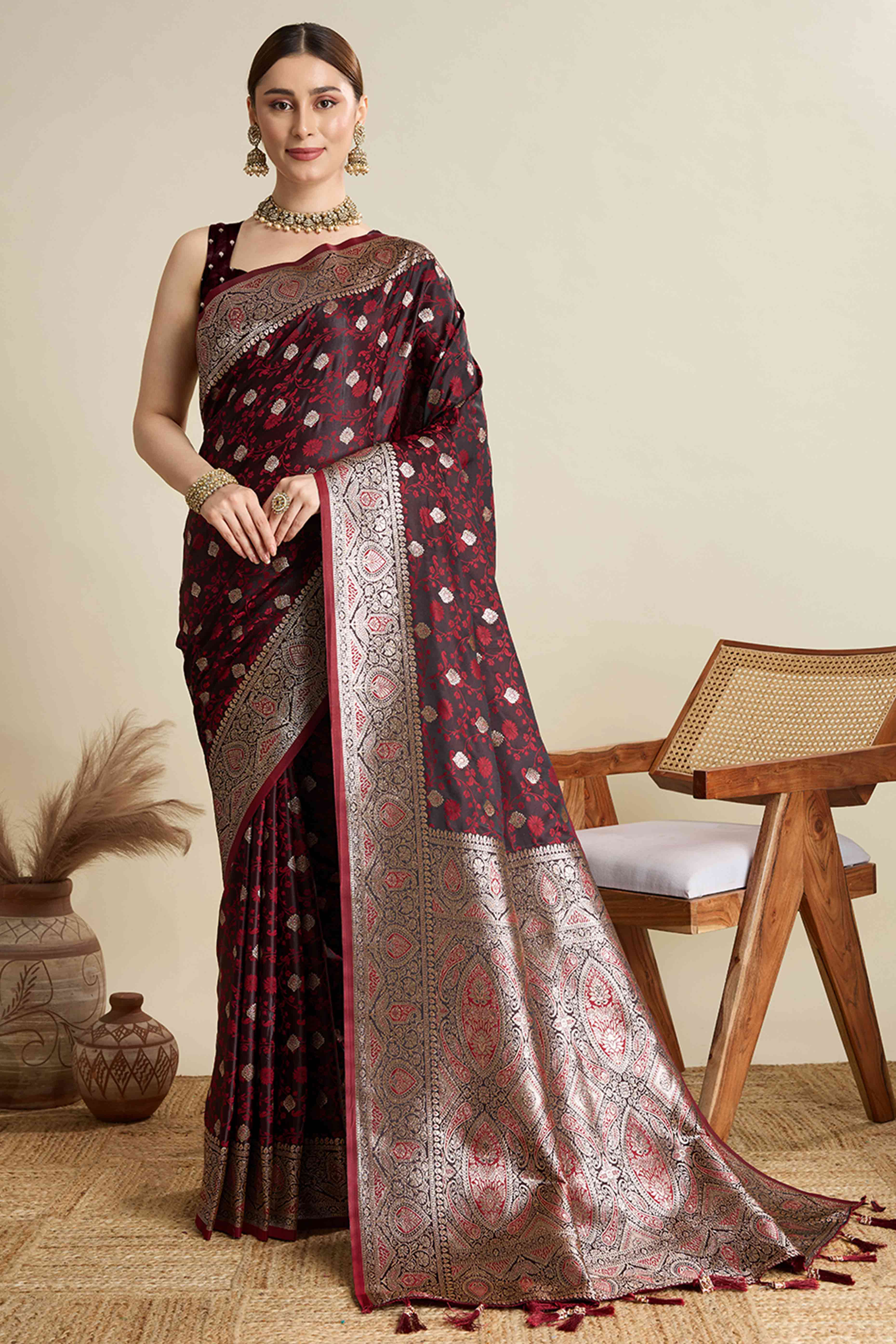 Maroon Pure Silk Saree Featuring Traditional Banarasi Zari Weaving Patterns