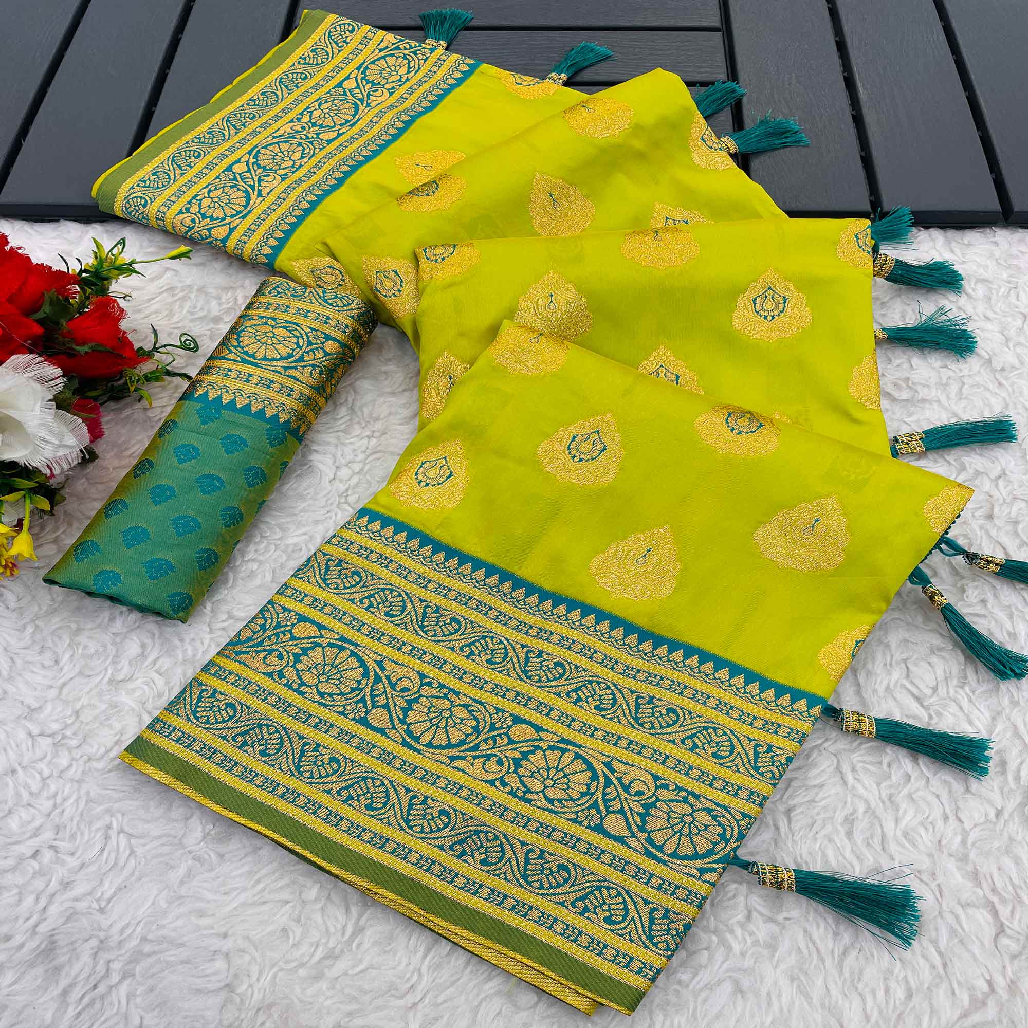 Rich Green Banarasi Look Pure Silk Saree with Zari Butti Weaving