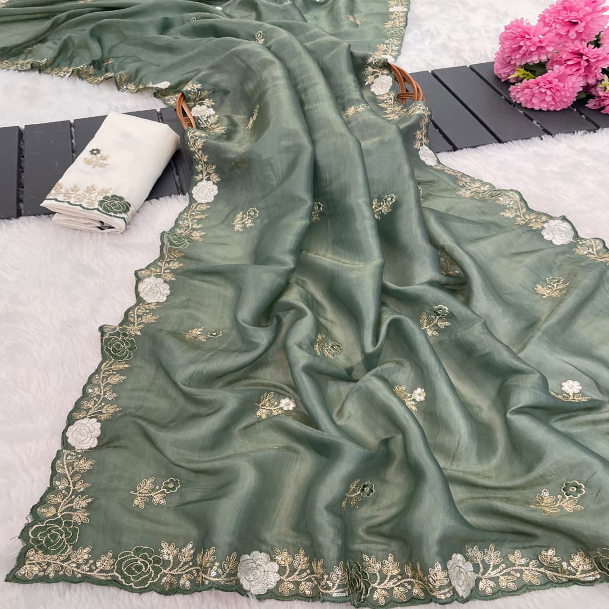 Green Lightweight Georgette Crush Saree Adorned with Delicate Floral Embroidery