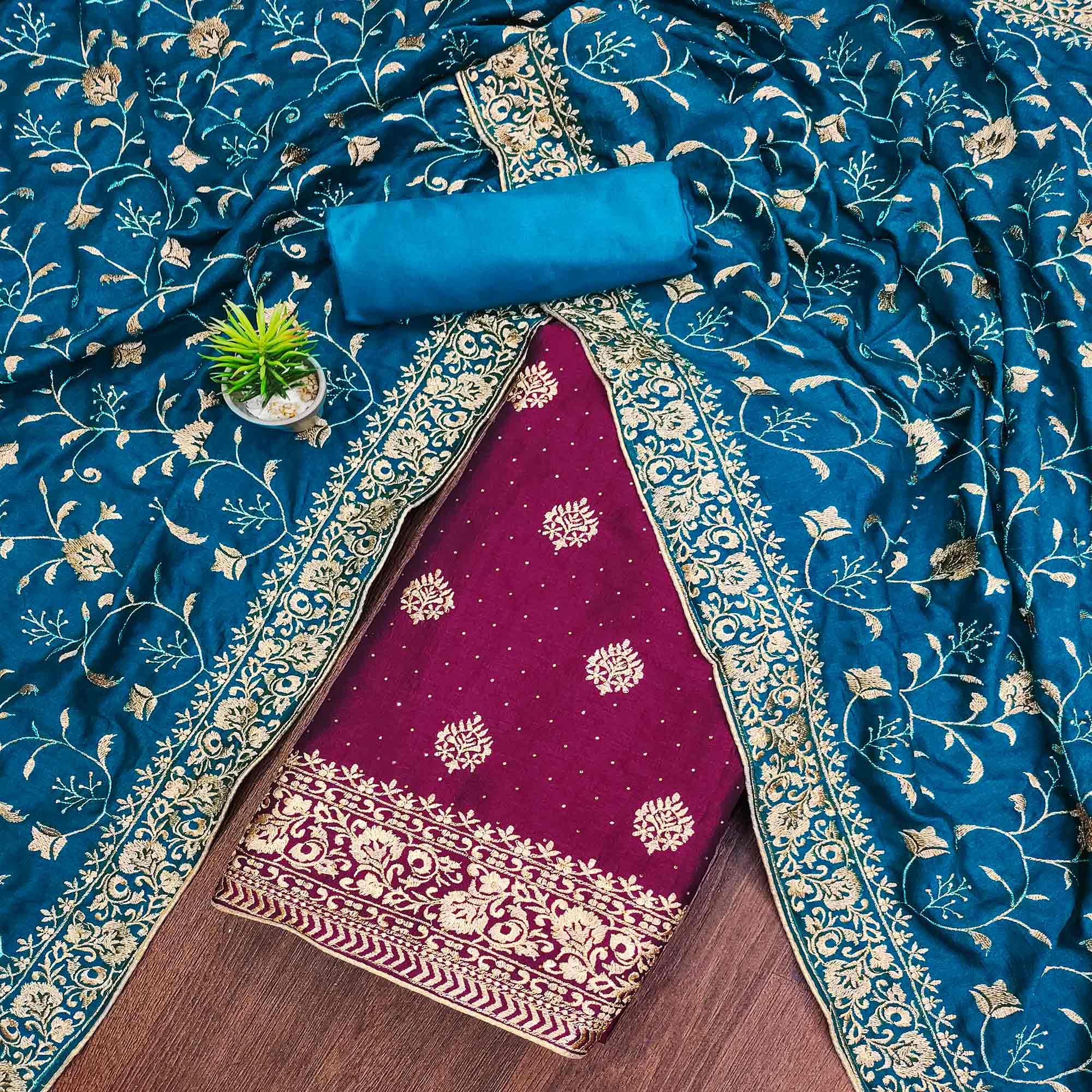 PDM-ANUSHKA-6186-WINE