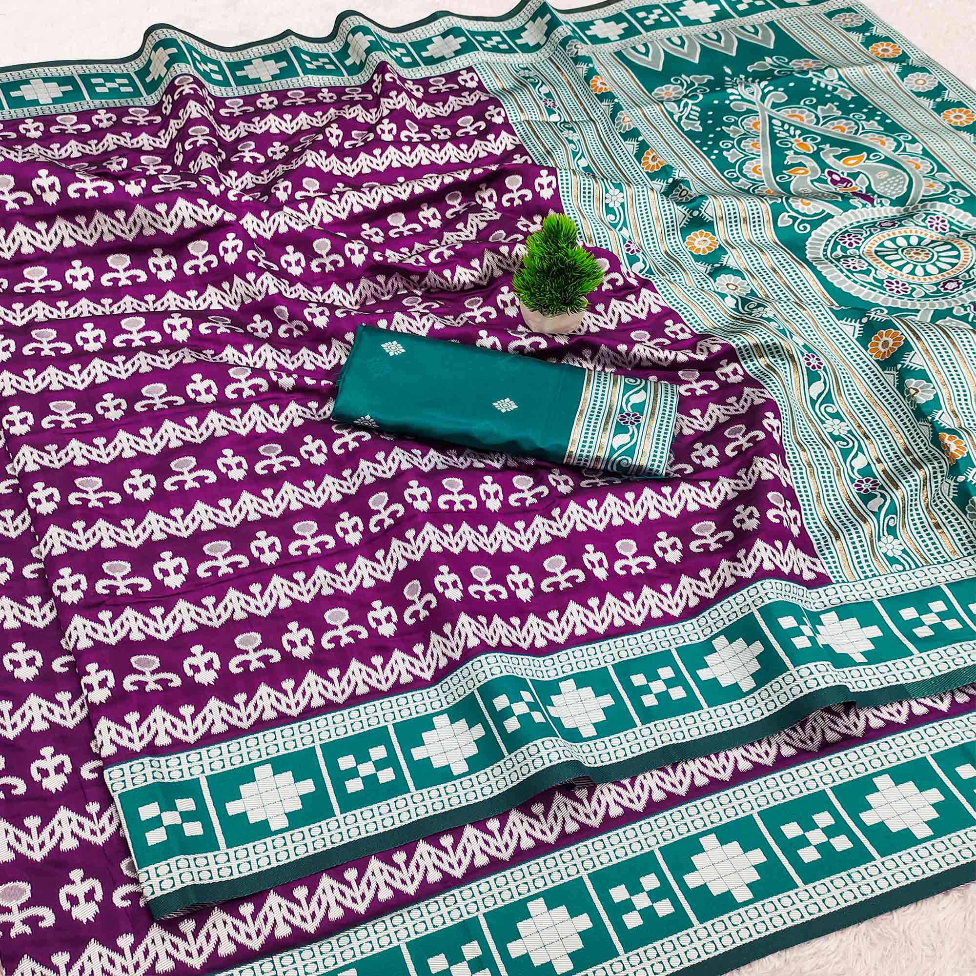 Purple Weaving Cotton Silk Saree With Contrasting Floral & Peacock Design Pallu