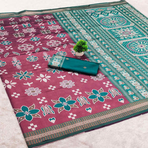 Dusty Pink Traditional Kanjivaram Silk Saree Featuring Elegant Floral Weaves