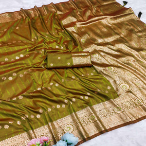 Green Zari-Woven Cotton Silk Saree Featuring a Graceful Drape and Delicate Tassel Detailing