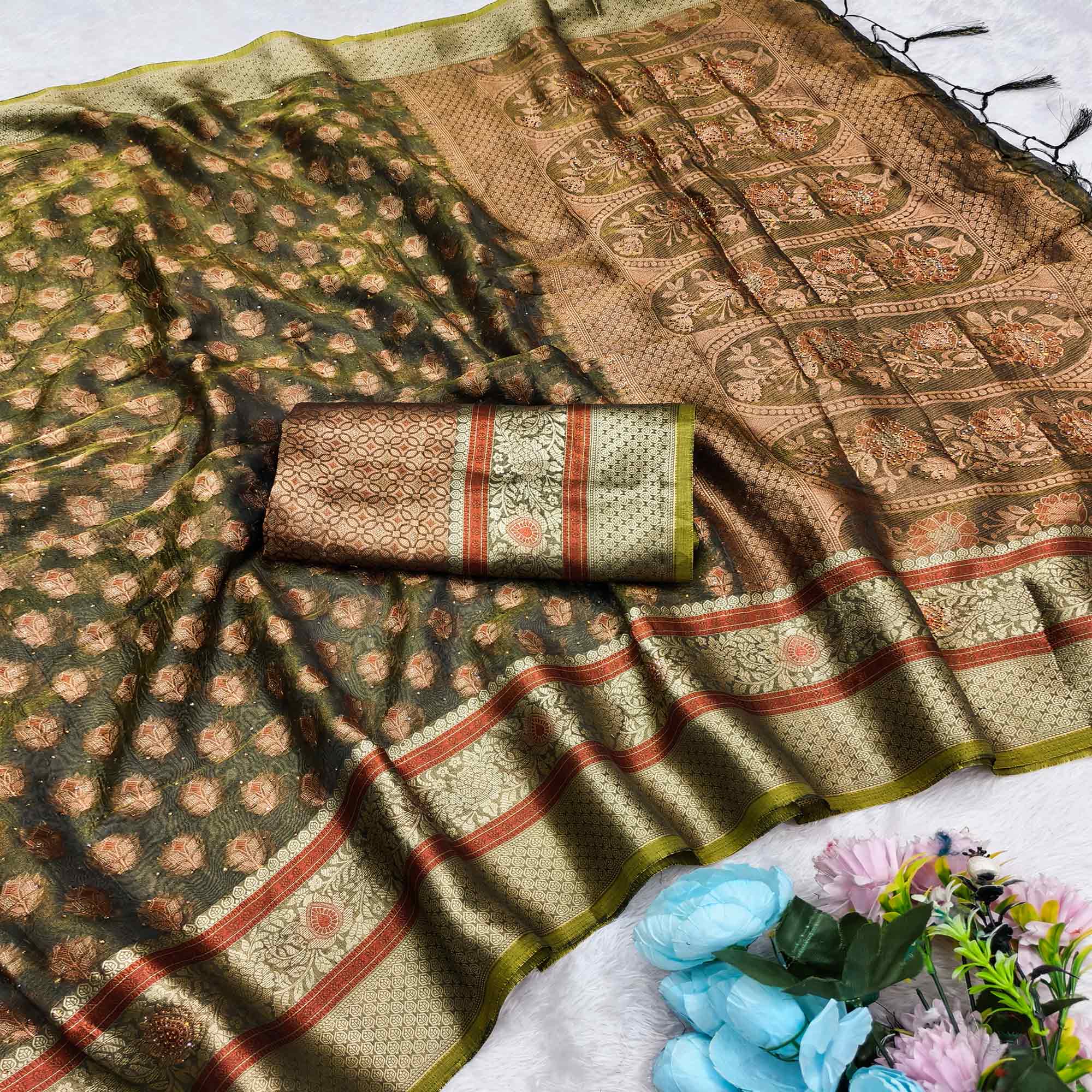 Stunning Green Floral Weaving Banarasi Crushy Silk Saree With Stone Work & Tassel Pallu