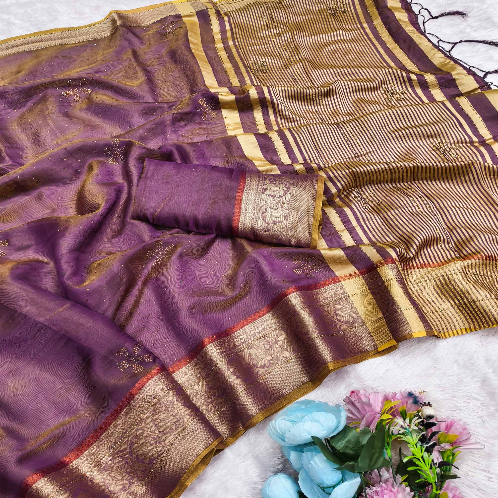 Exquisite Purple Floral Weaving Banarasi Crushy Silk Saree With Sparkling Stone Work