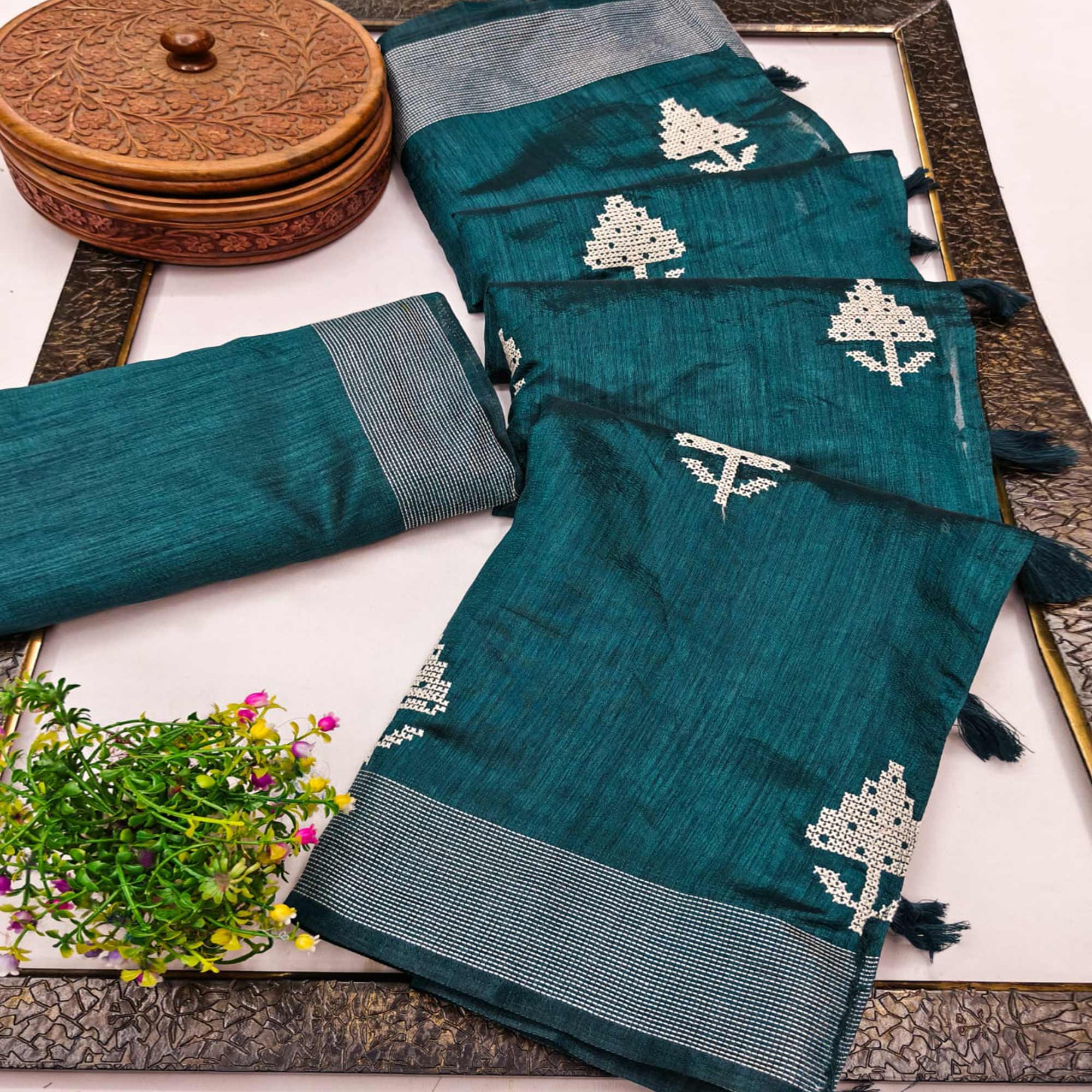 Teal Embroidered Art Silk Saree Adorned With Classic Zari Weaving Details
