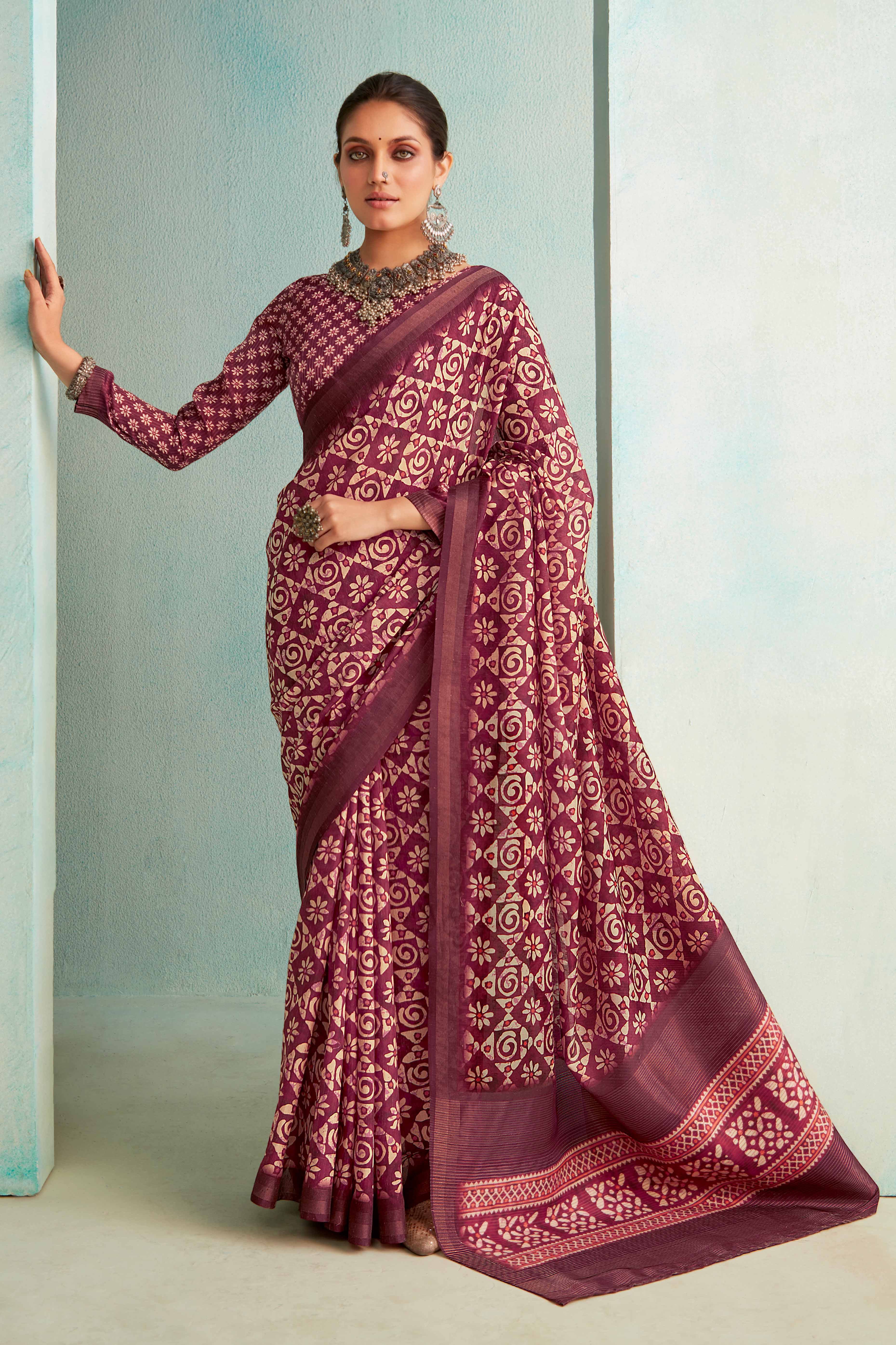 Designer Wine Handloom Saree with Digital Print on Silk Blend Fabric