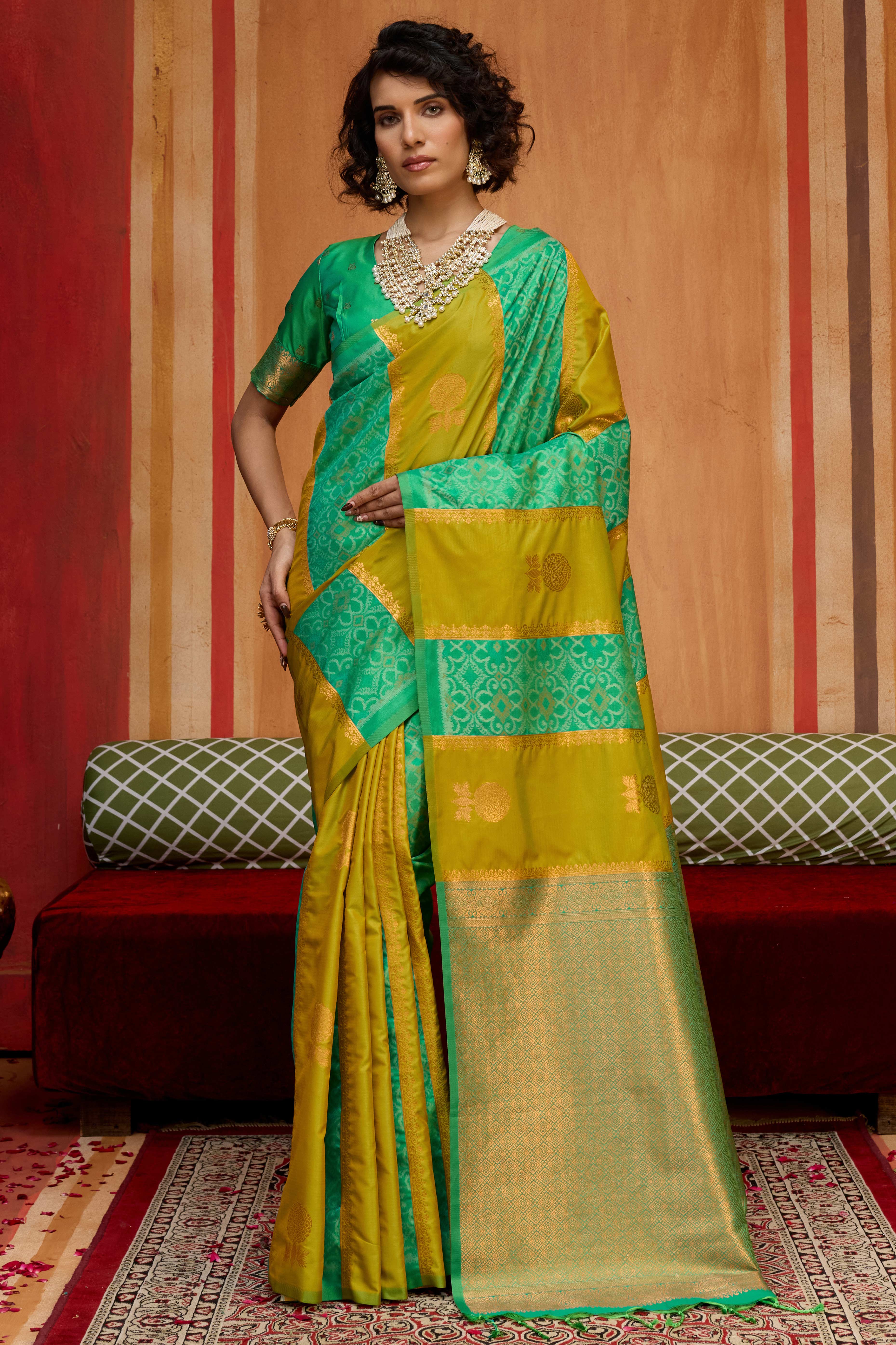 Classic Emerald Green Floral Handloom Weaving Art Silk Saree With Statement Tassel Pallu