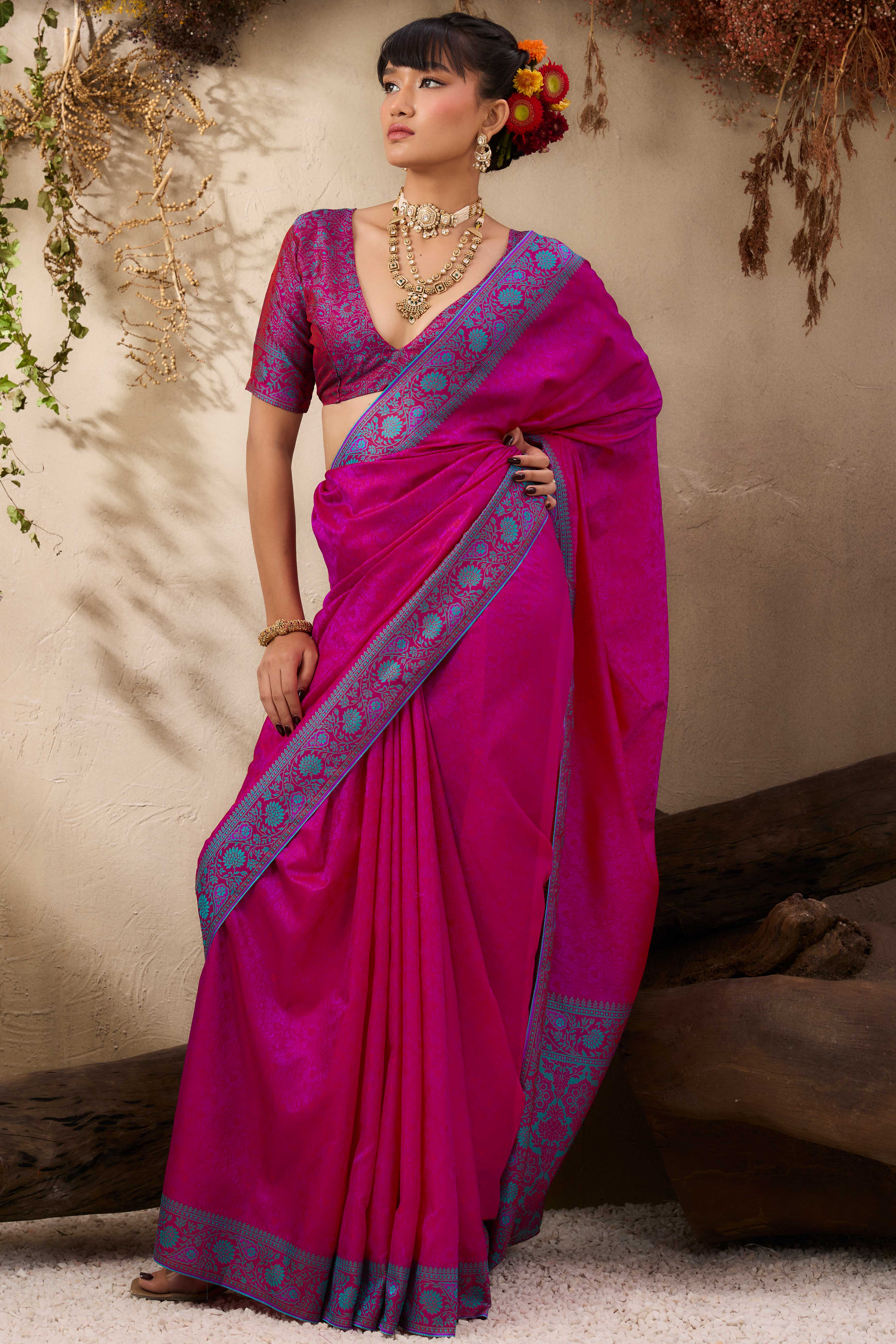 Magenta Pure Silk Kanjivaram Handloom Saree Enhanced with Zari Woven Patterns