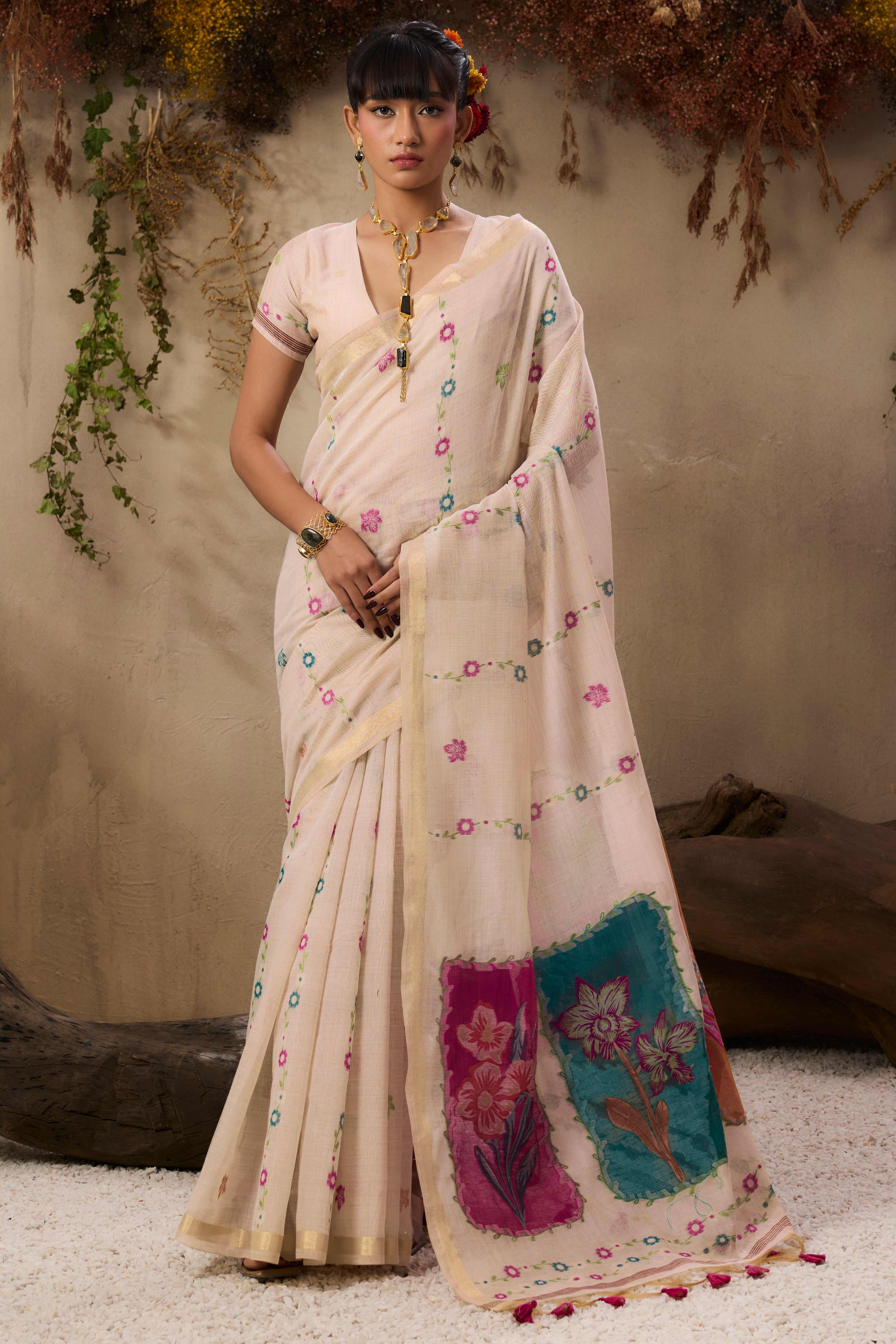 Cream Handloom Munga Cotton Blend Saree with Elegant Floral Weaving