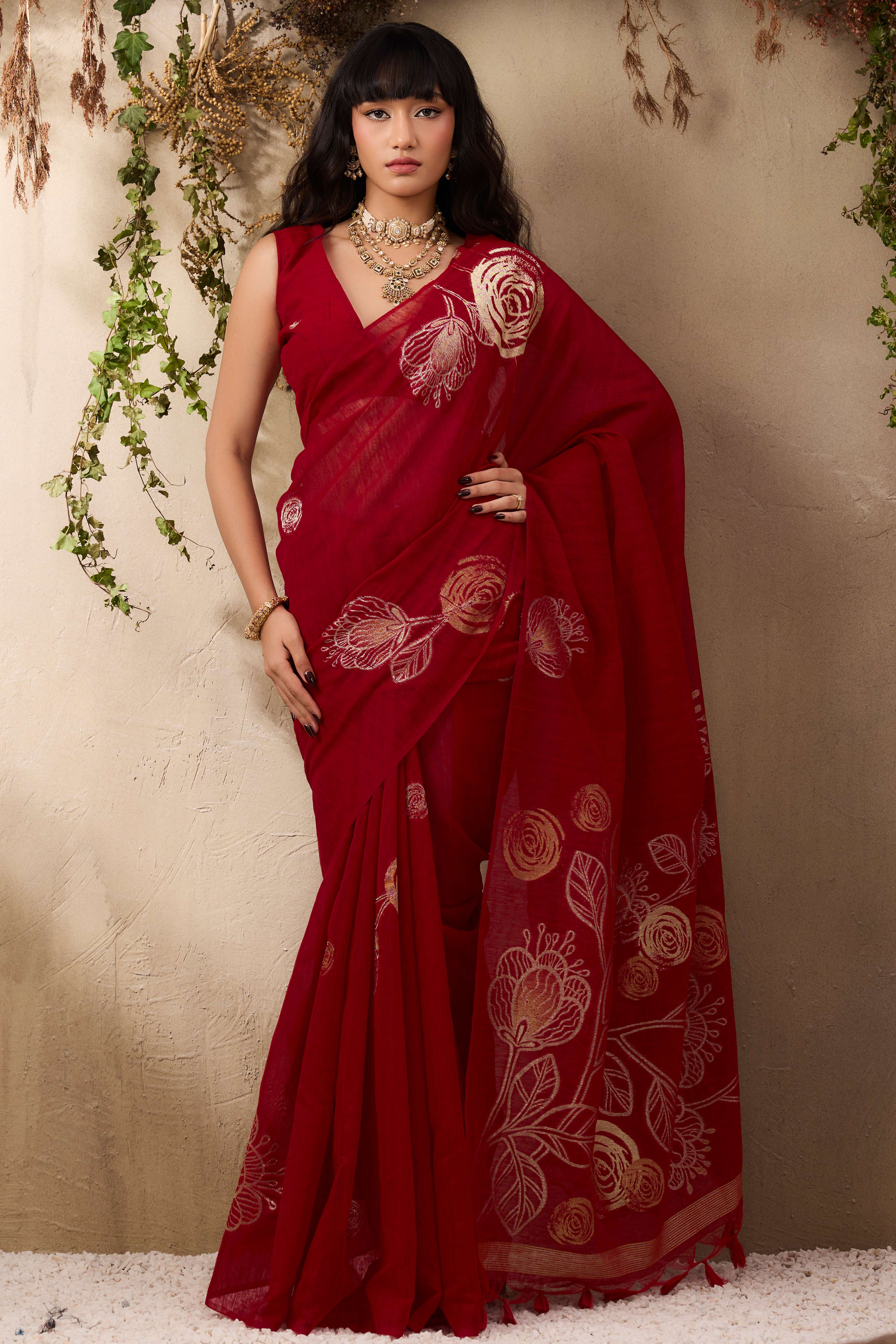 Red Heritage Munga Art Silk Saree Highlighted with Fine Zari Weaving
