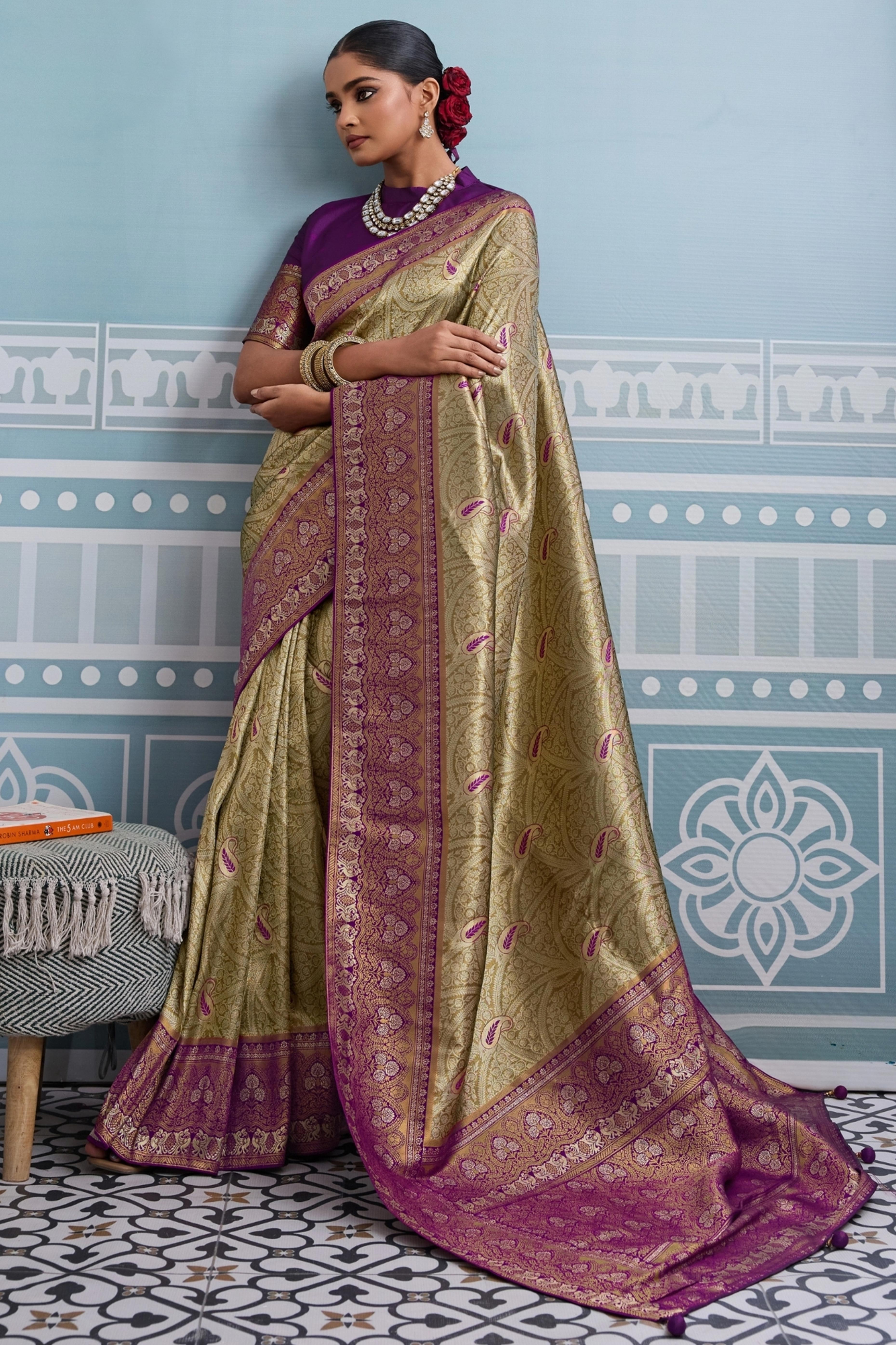 Green Soft Kanjivaram Silk Saree with Classic Zari Weaving for Elegant Styling