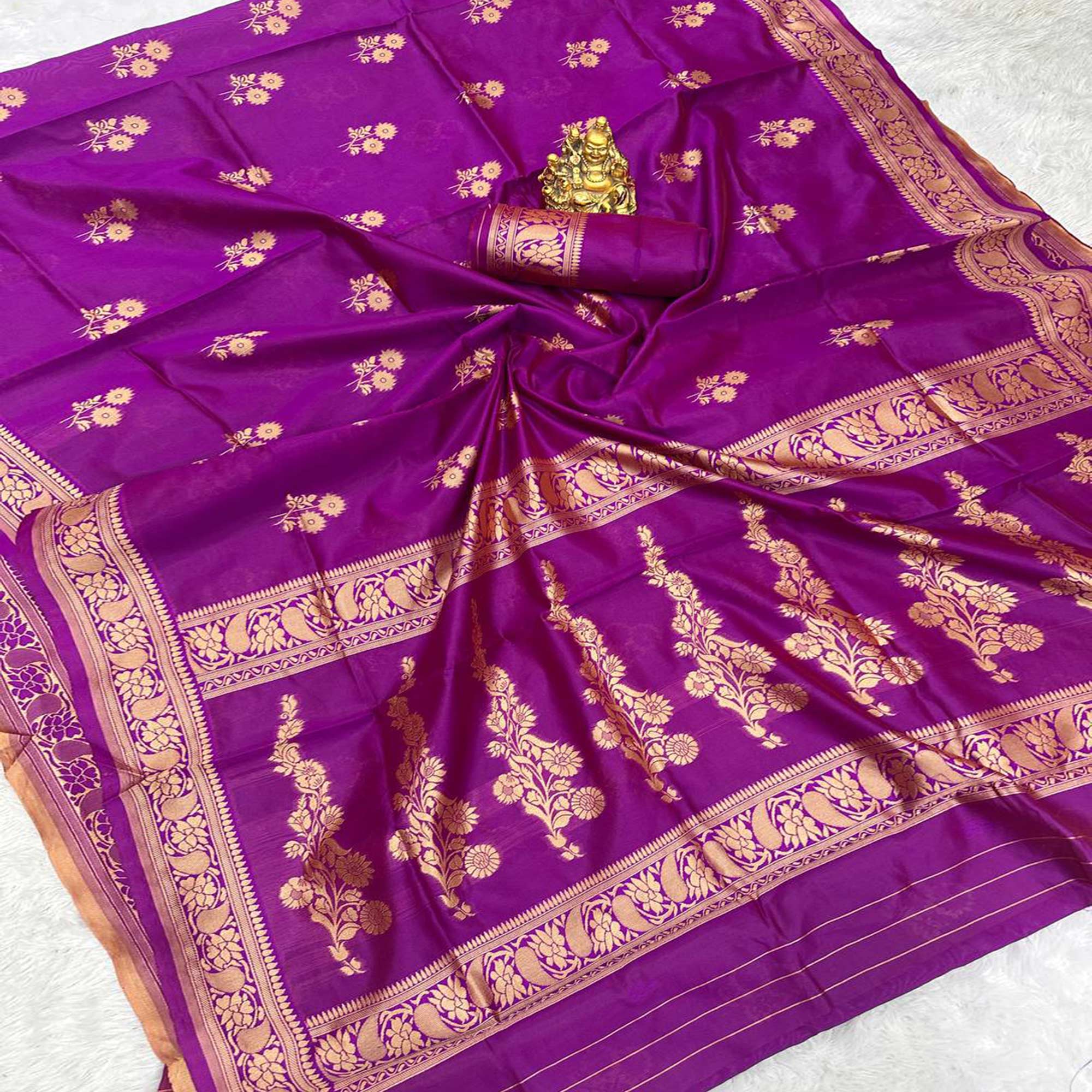 Exquisite Purple Banarasi Silk Saree Featuring Intricate Zari Butti Weaving for a Rich Festive Look