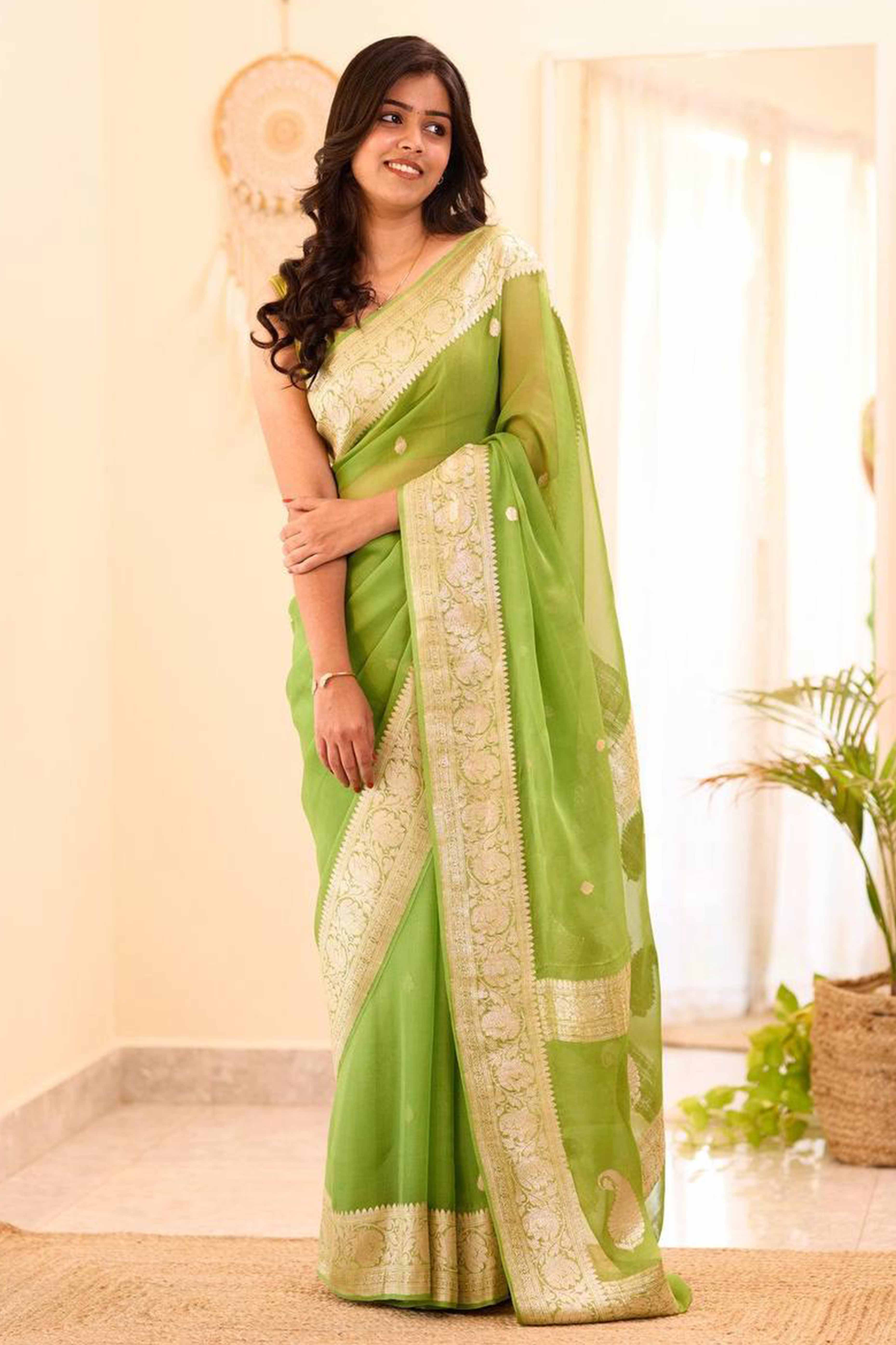 Sophisticated Light Green Linen Saree with Traditional Butti Zari Weaving