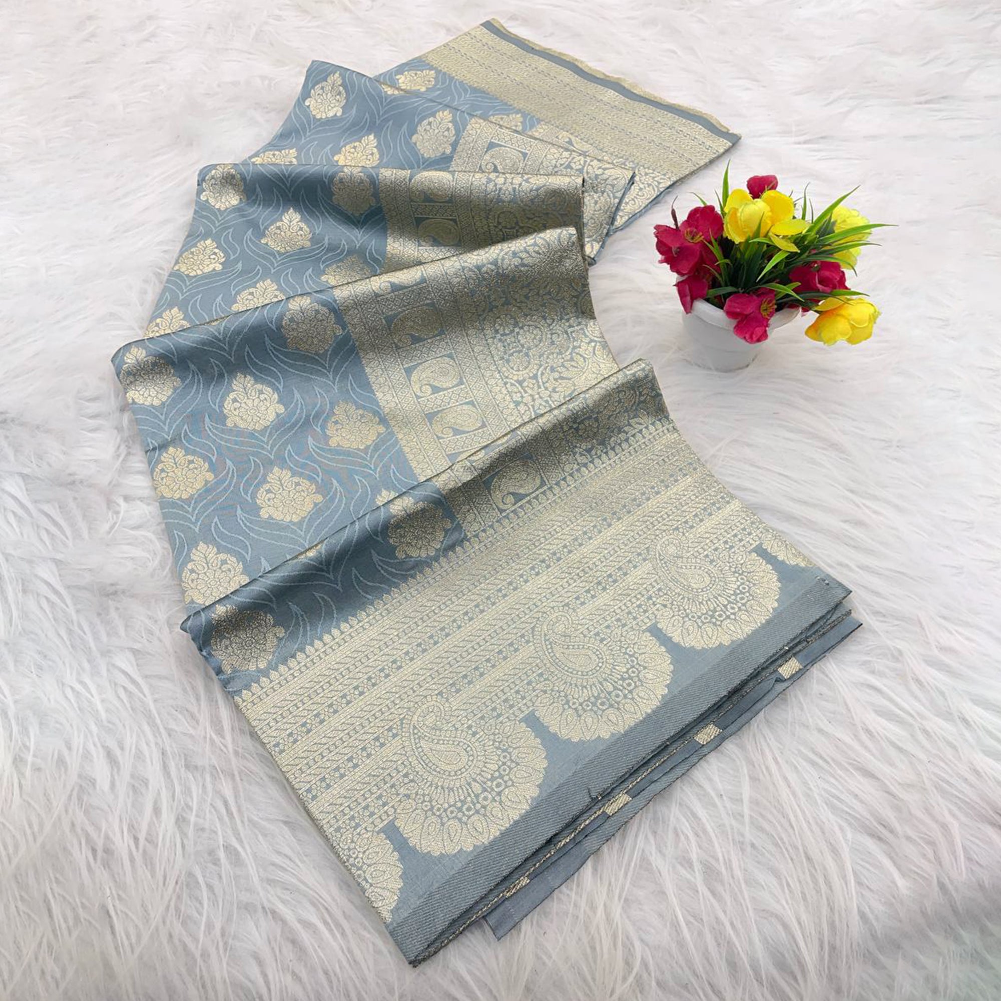 Blue Floral Zari Woven Pure Banarasi Silk Saree Designed for Luxurious Festive Elegance