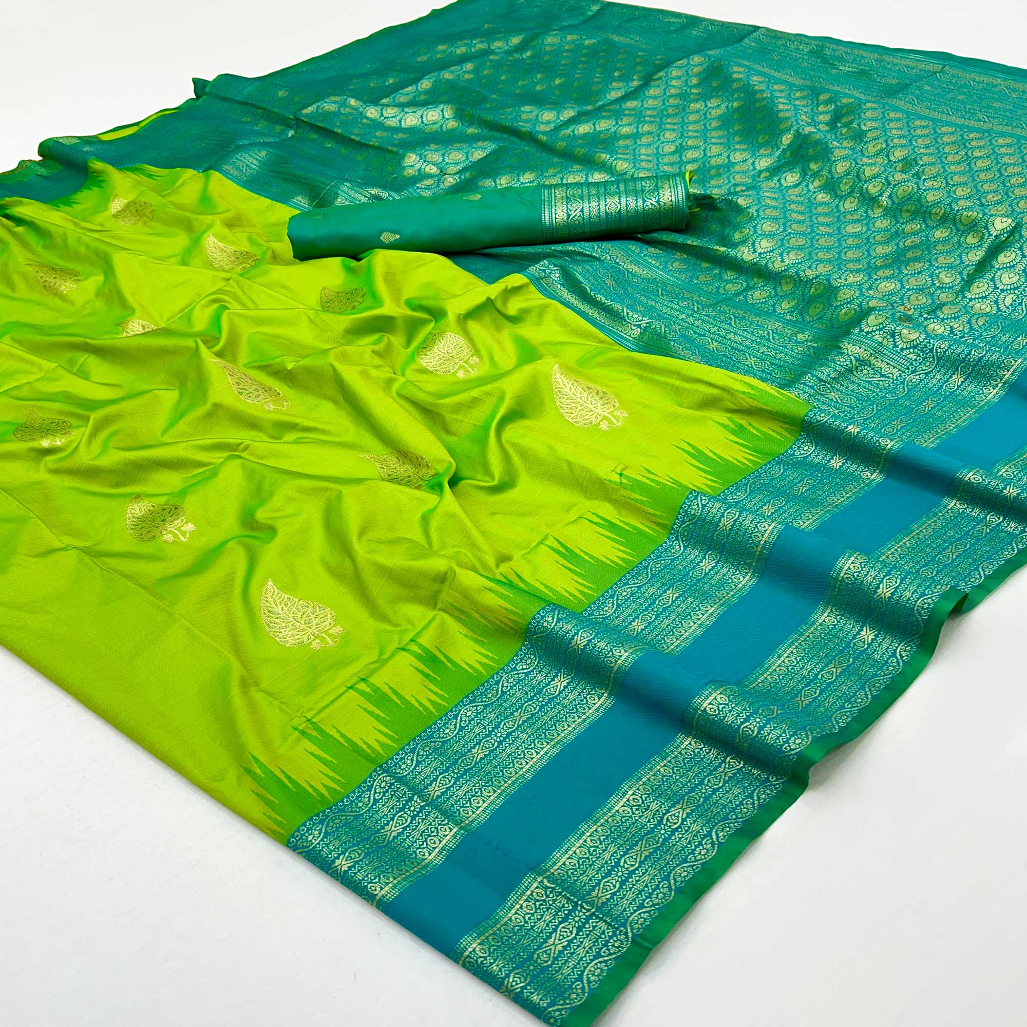 Green Zari Woven Art Silk Saree Featuring Delicate Floral Motifs & Regal Banarasi Pallu