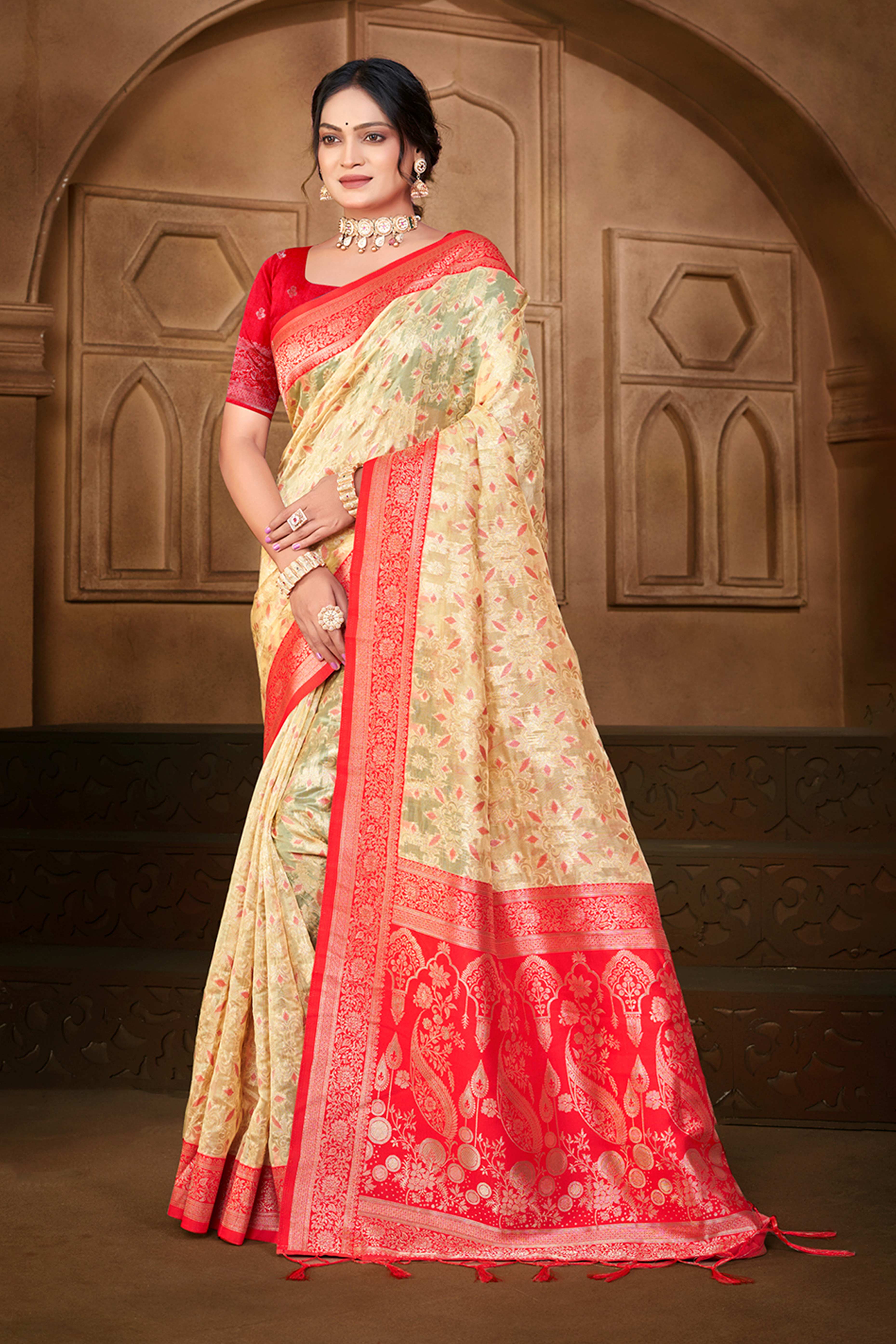 Stunning Cream & Pink Floral Weaving Silk Blend Saree Enhanced With A Stylish Tassel Pallu