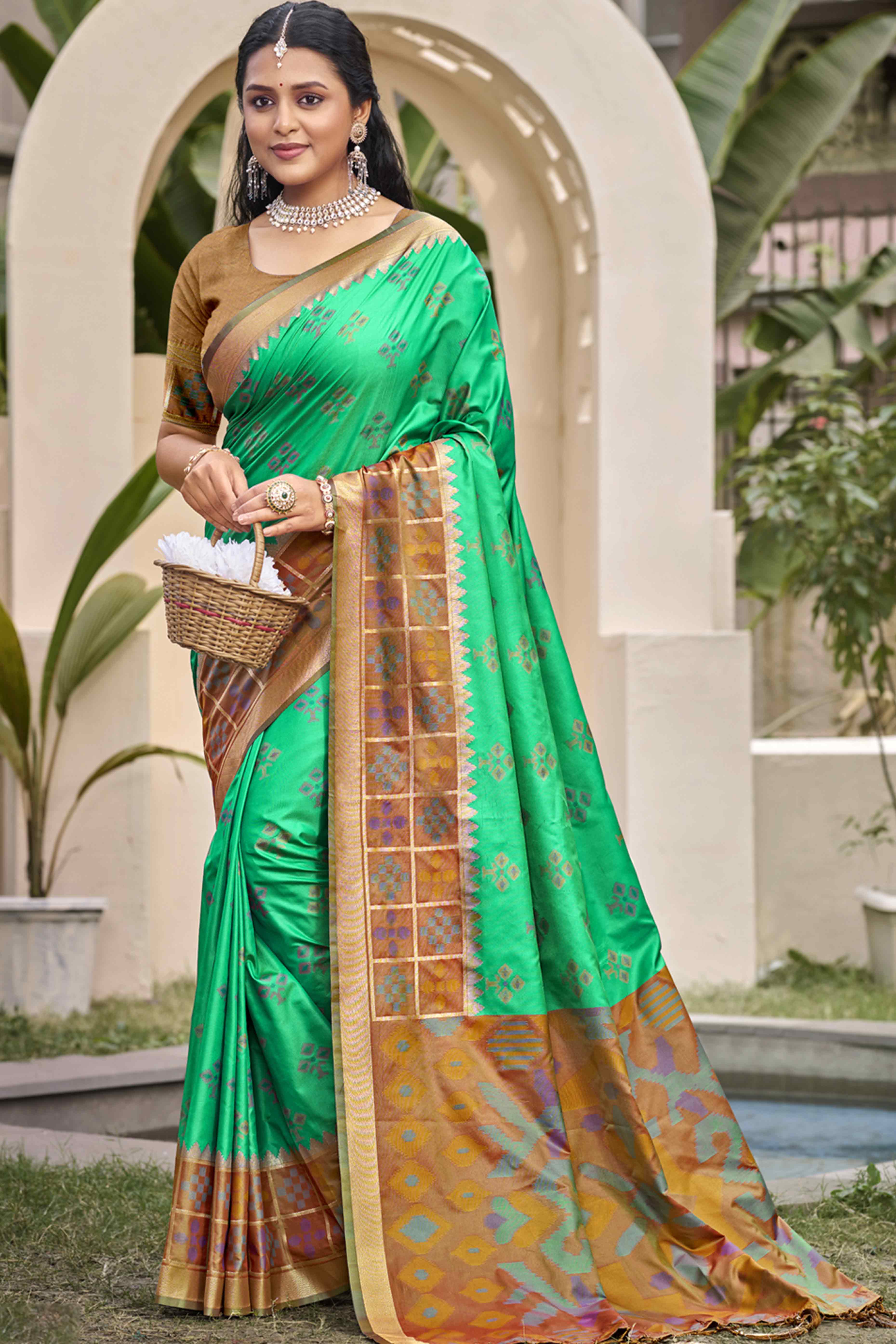 Rama Green Woven Cotton Silk Saree With Tassels