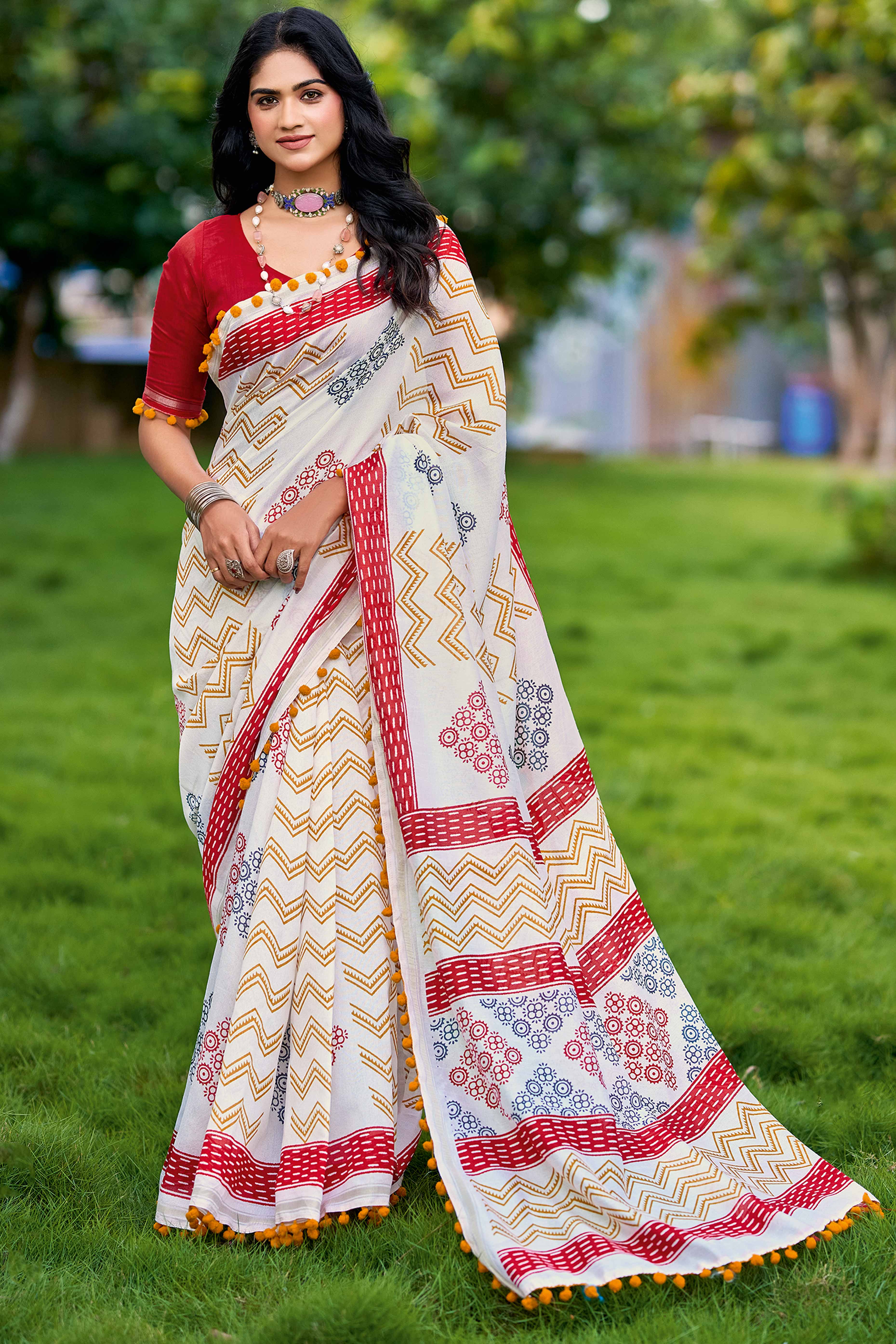 Lightweight Mulmul Cotton Saree in White with Modern Artistic
