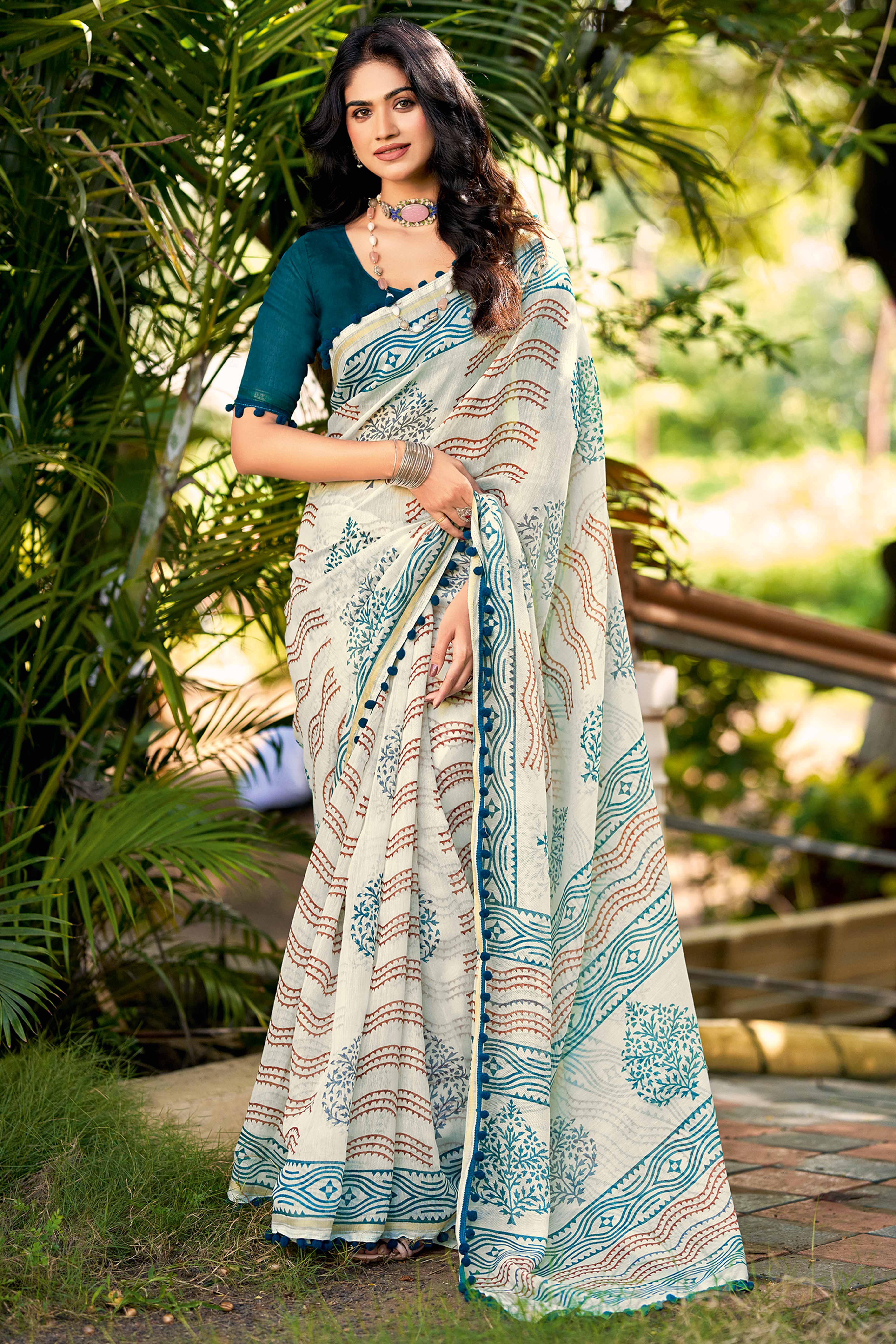 White Printed Mulmul Saree for Contemporary Styling