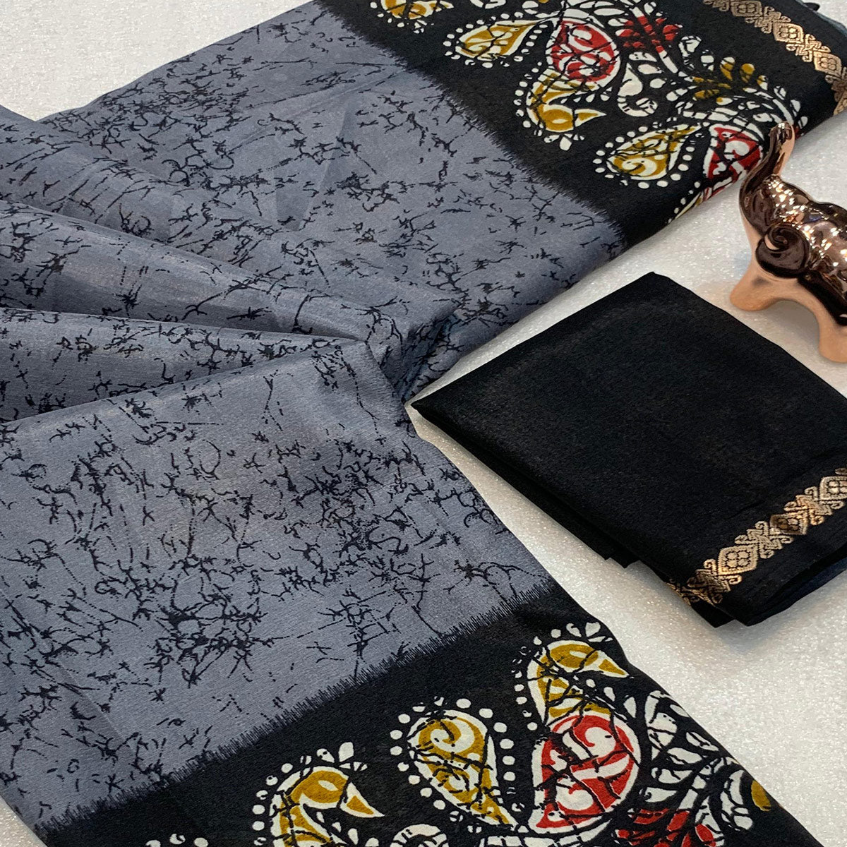 Grey & Black Abstract Printed Dola Silk Saree Enhanced With Kalamkari Art Pallu
