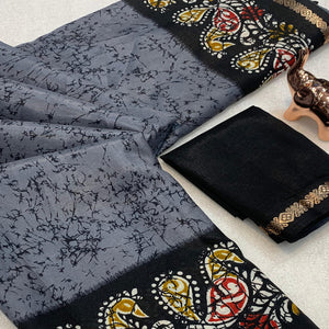 Grey & Black Abstract Printed Dola Silk Saree Enhanced With Kalamkari Art Pallu