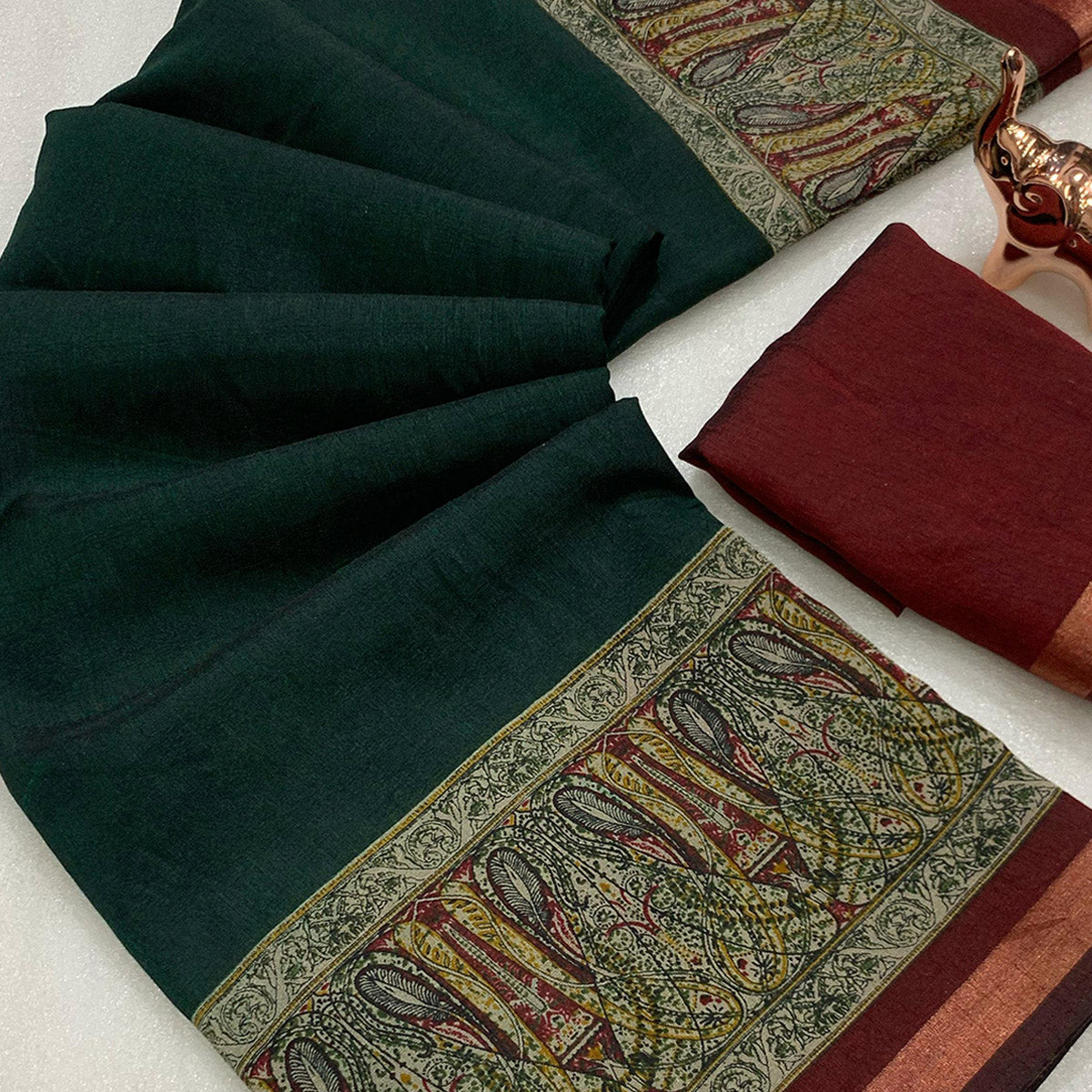 Green Solid Maheshwari Silk Blend Saree Adorned With Ajrakh Print & Two Tone Finish