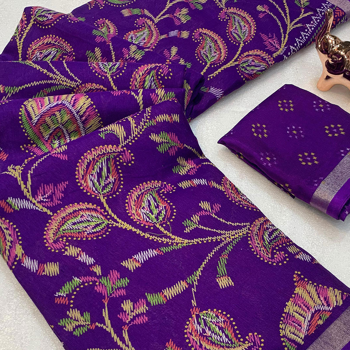 Purple Maheshwari Silk Blend Saree Adorned With Elegant Floral Print & Two Tone Finish