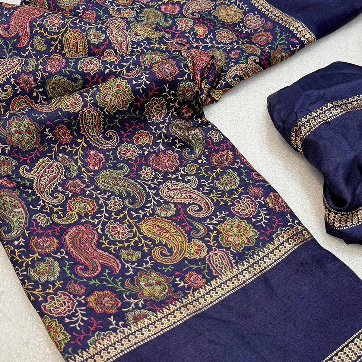 Gorgeous Navy Blue Soft Silk Blend Saree Featuring Classic Paisley Prints for Elegant Occasions