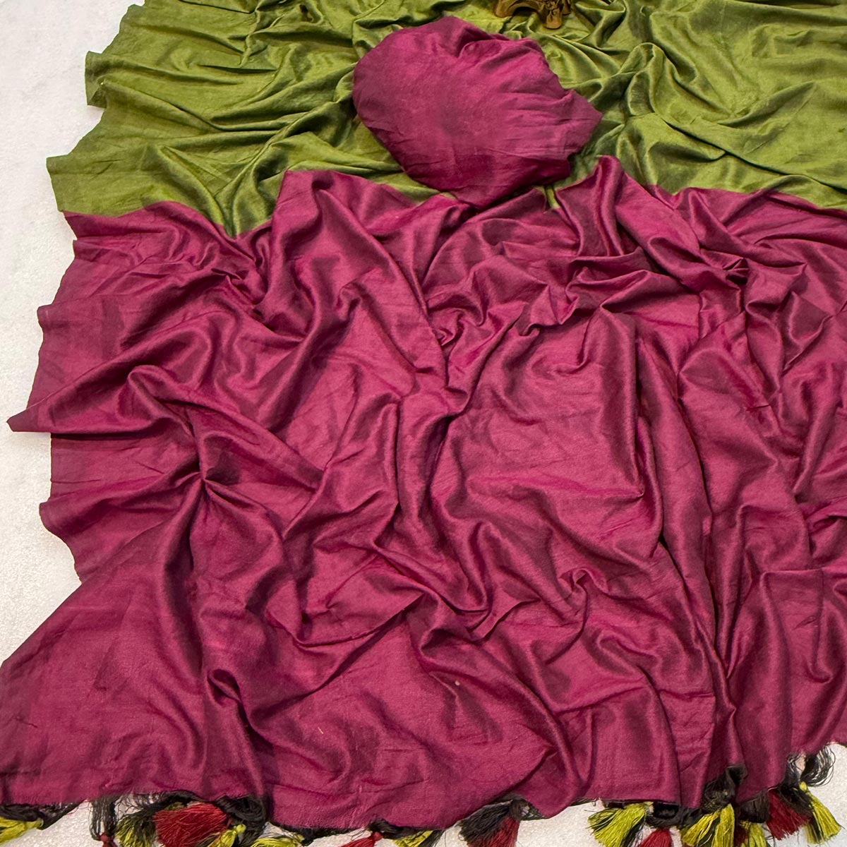 Charming Green & Magenta Solid Handwoven Pure Mul Cotton Saree With Tassel Pallu