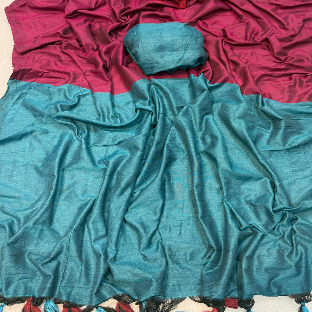 Charming Magenta & Aqua Blue Solid Handwoven Pure Mul Cotton Saree With Tassel Pallu