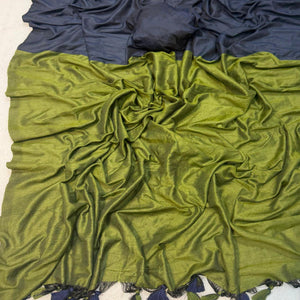 Charming Navy Blue & Olive Green Solid Handwoven Pure Mul Cotton Saree With Tassel Pallu