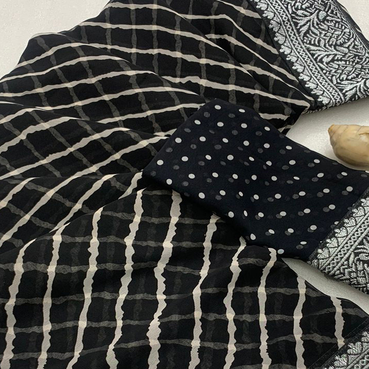 Black Leheriya Printed Georgette Saree With Woven Border