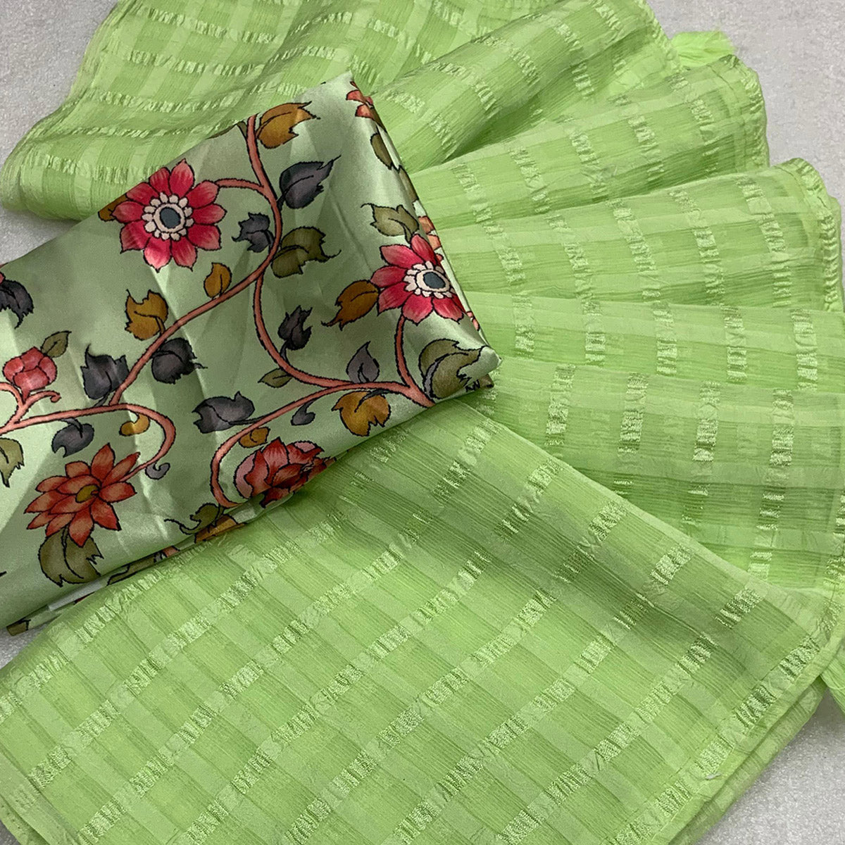 Green Woven Chiffon Wrinkle Saree With Tassels